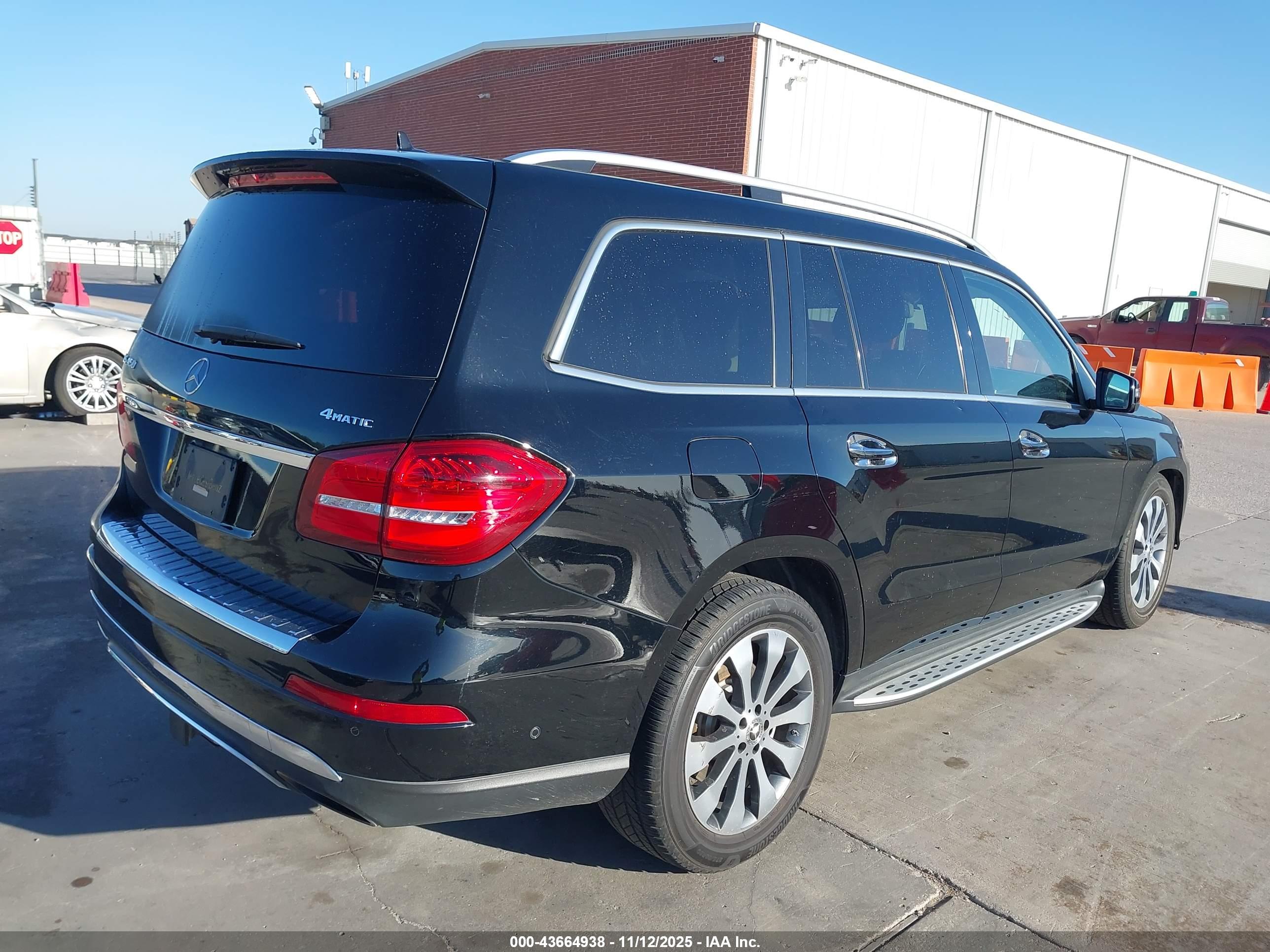 MERCEDES-BENZ GLS image 4
