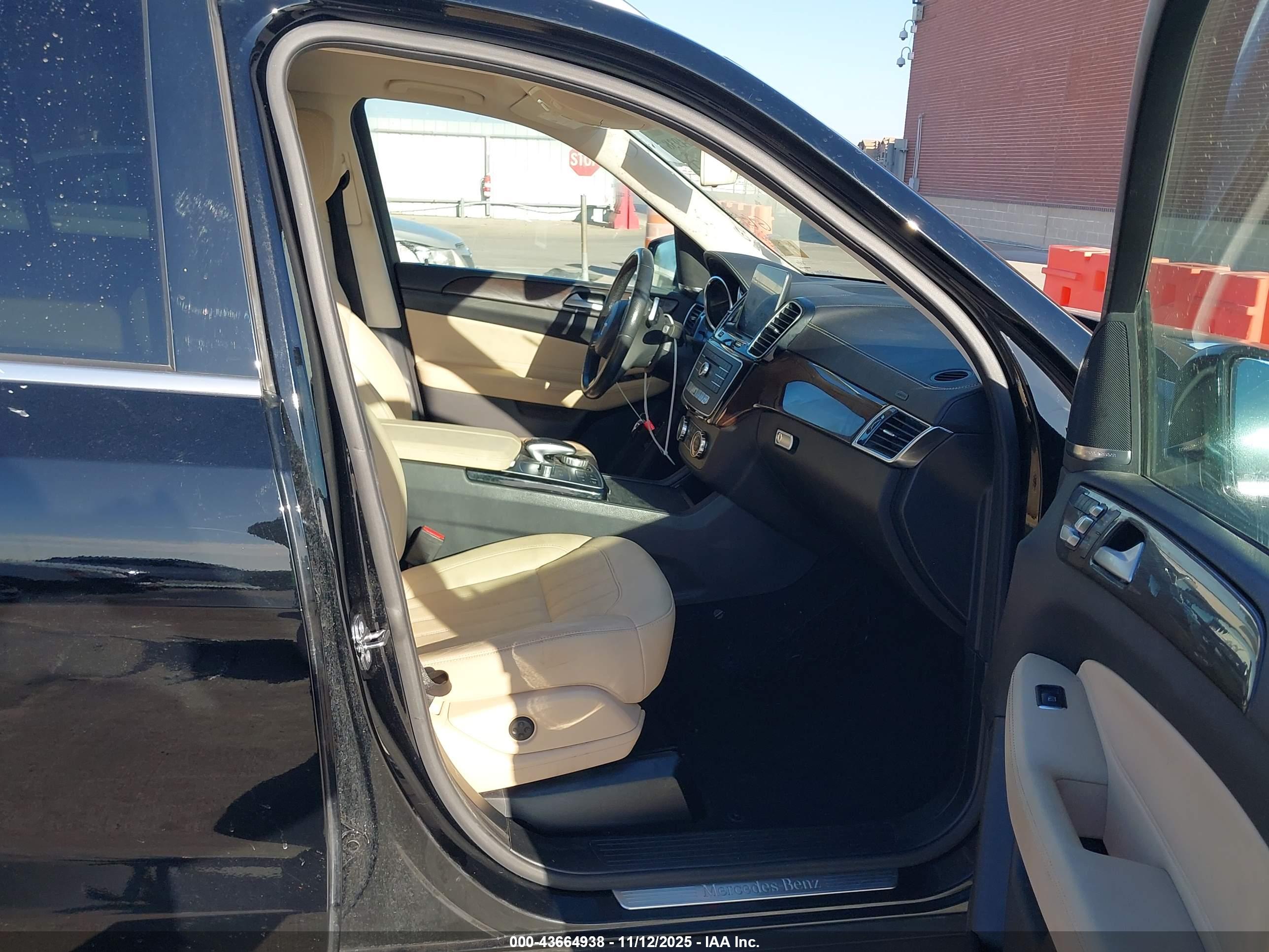 MERCEDES-BENZ GLS image 5