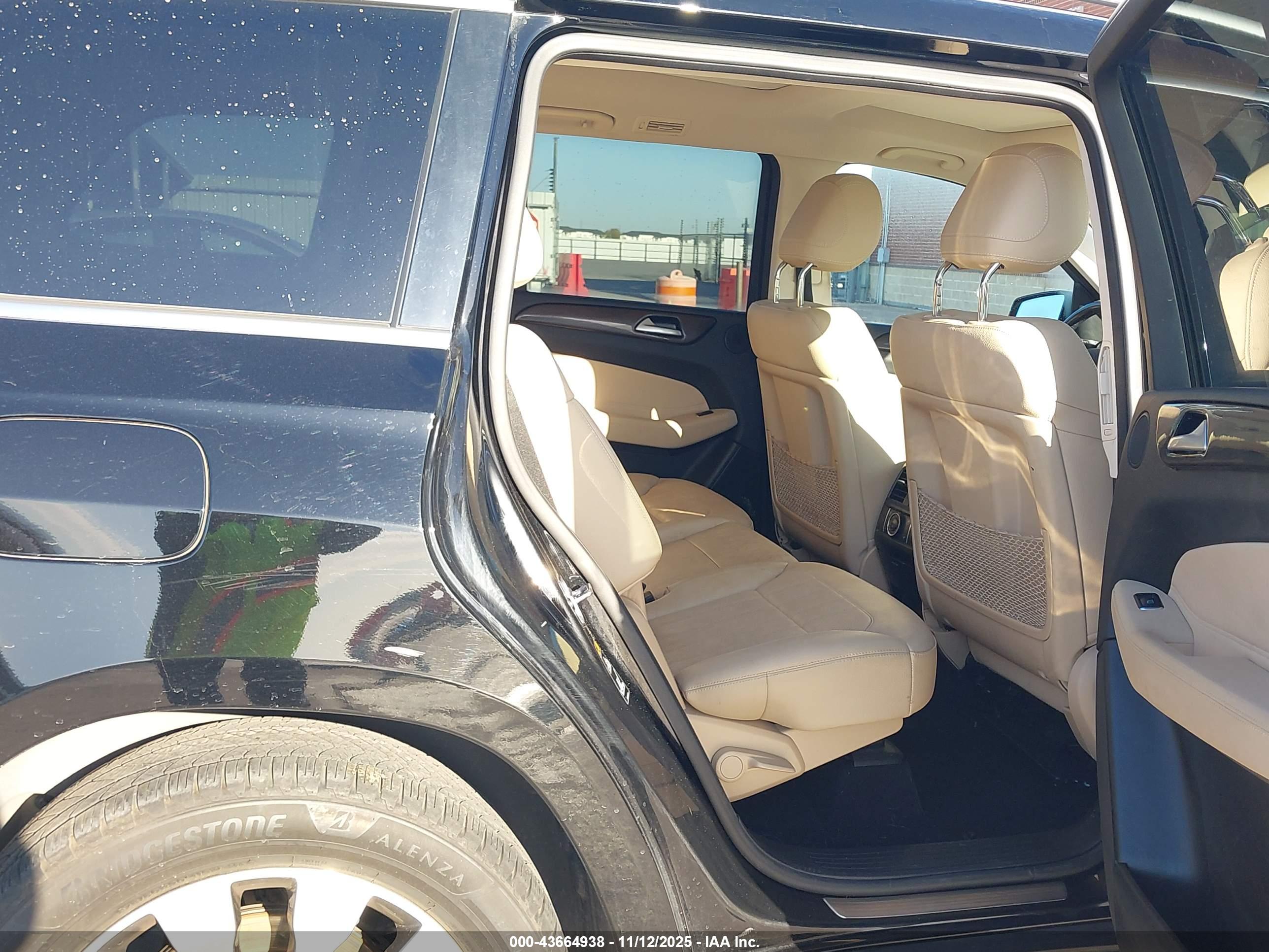 MERCEDES-BENZ GLS image 8