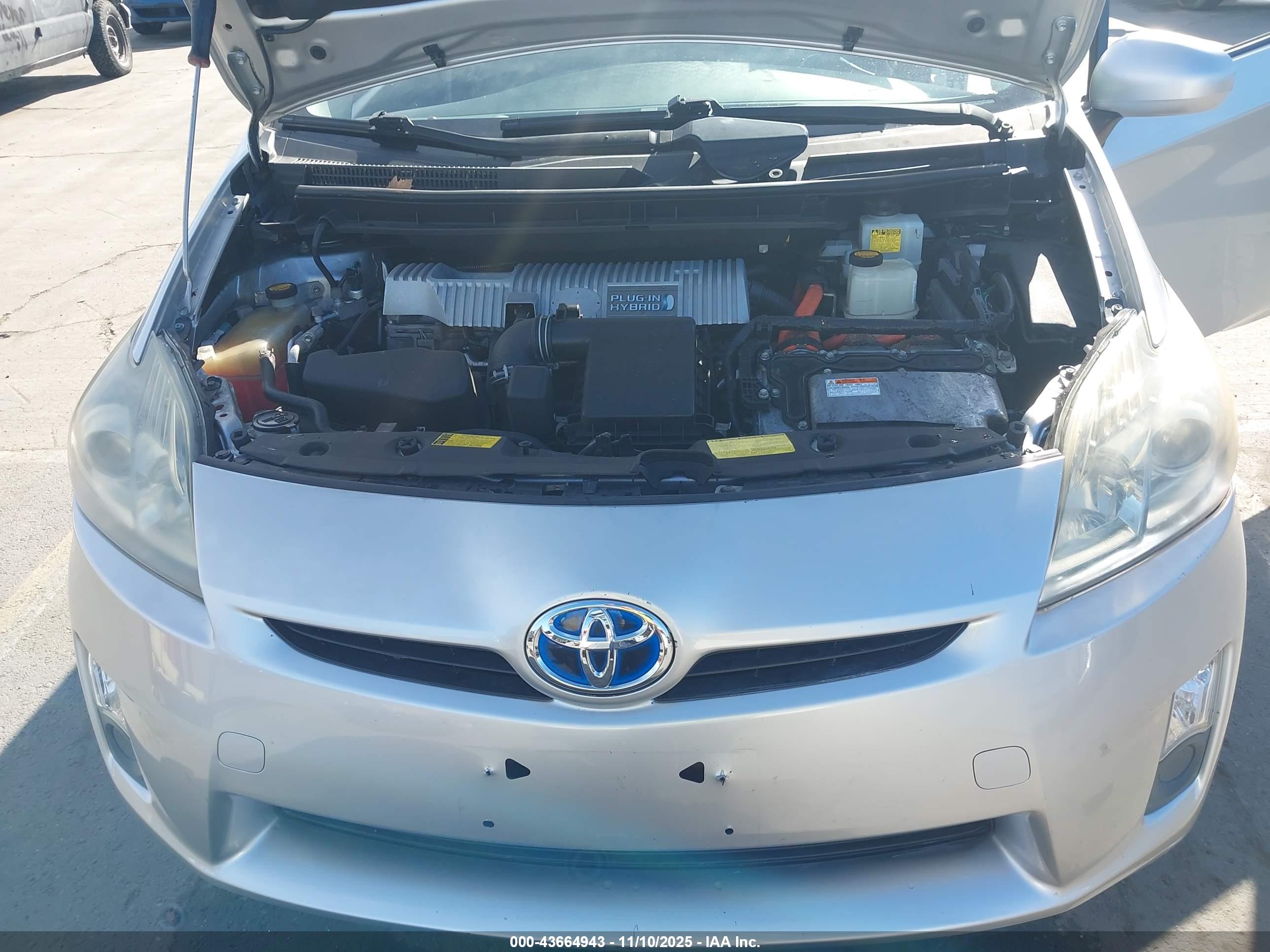 TOYOTA PRIUS image 10