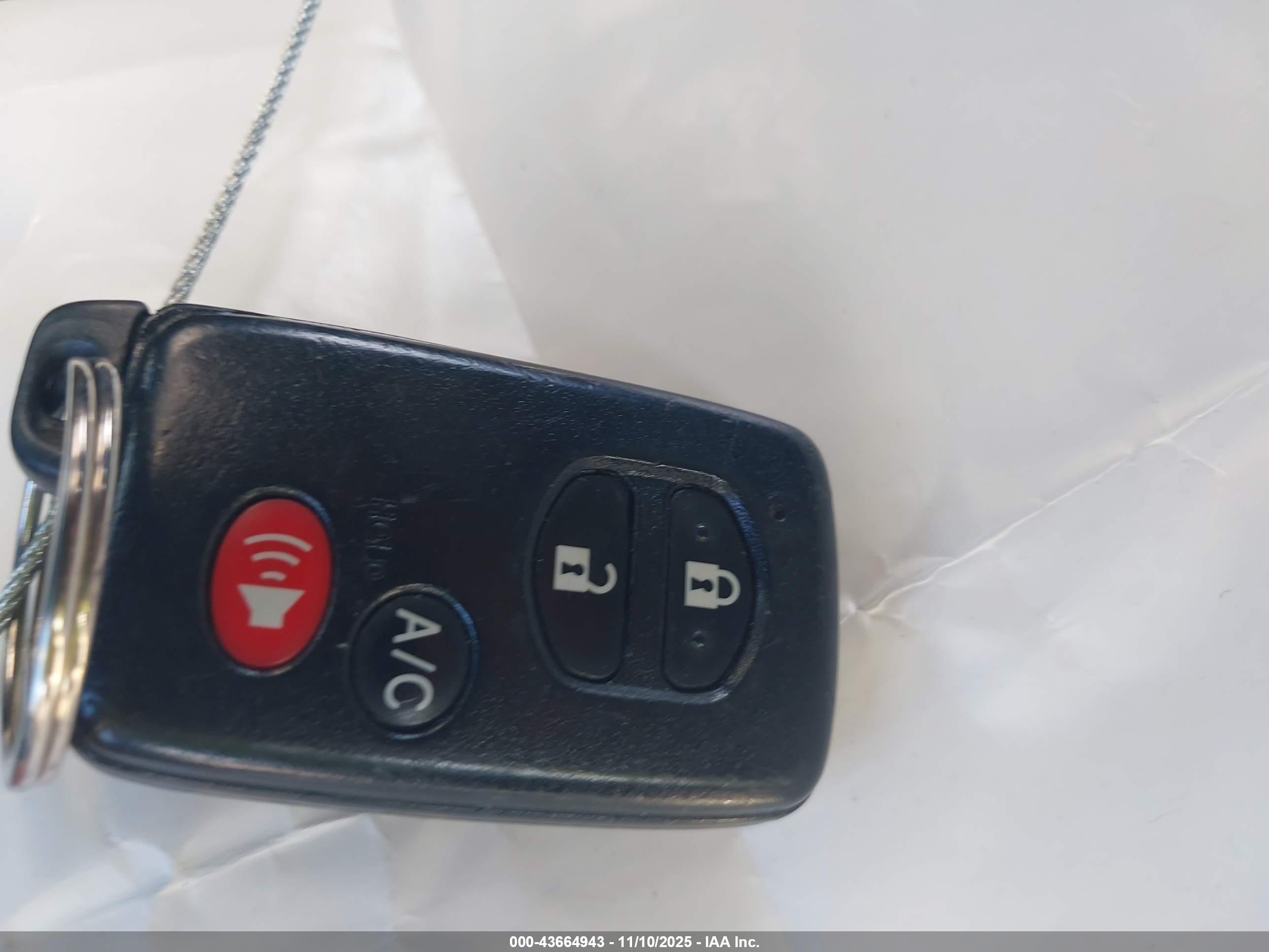 TOYOTA PRIUS image 11
