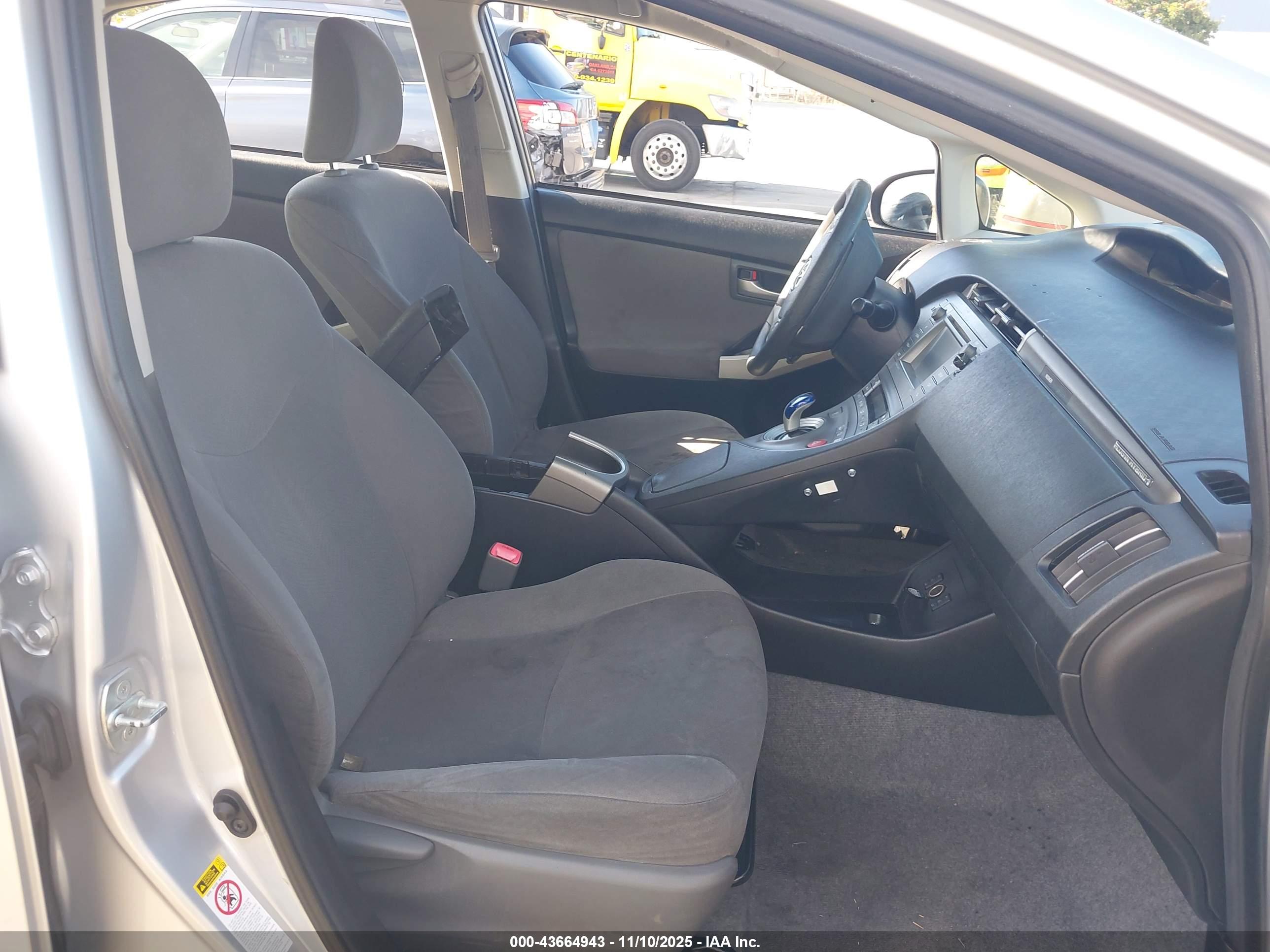 TOYOTA PRIUS image 5