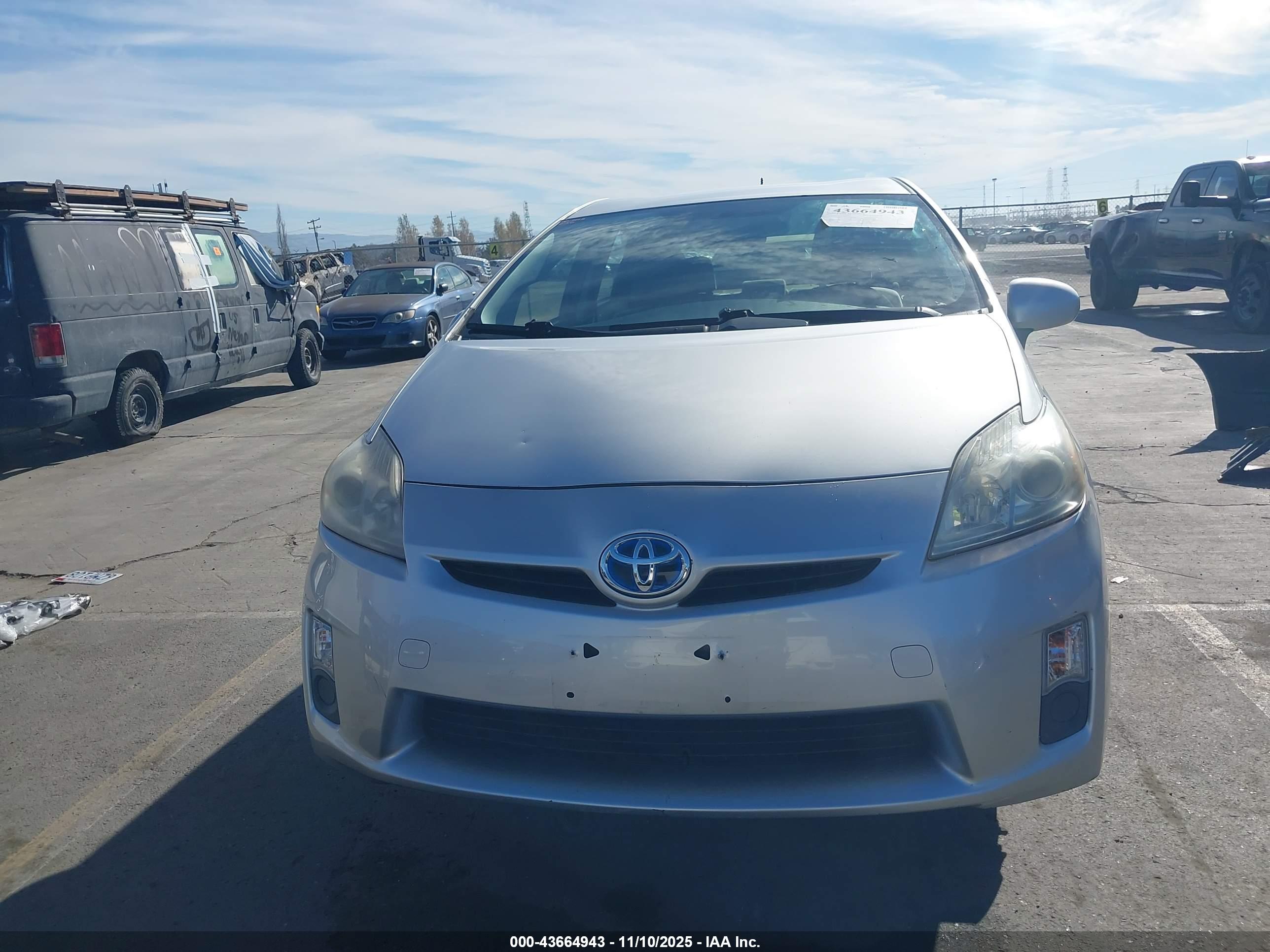 TOYOTA PRIUS image 6