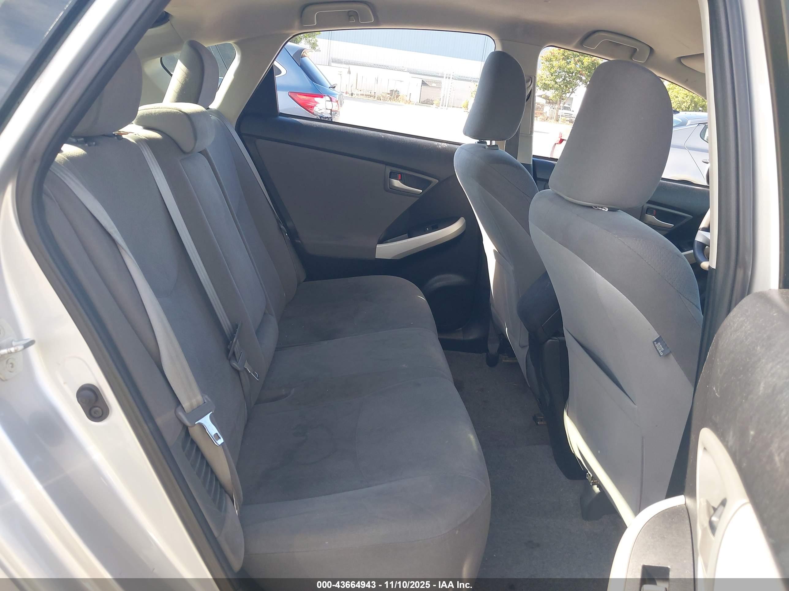 TOYOTA PRIUS image 8