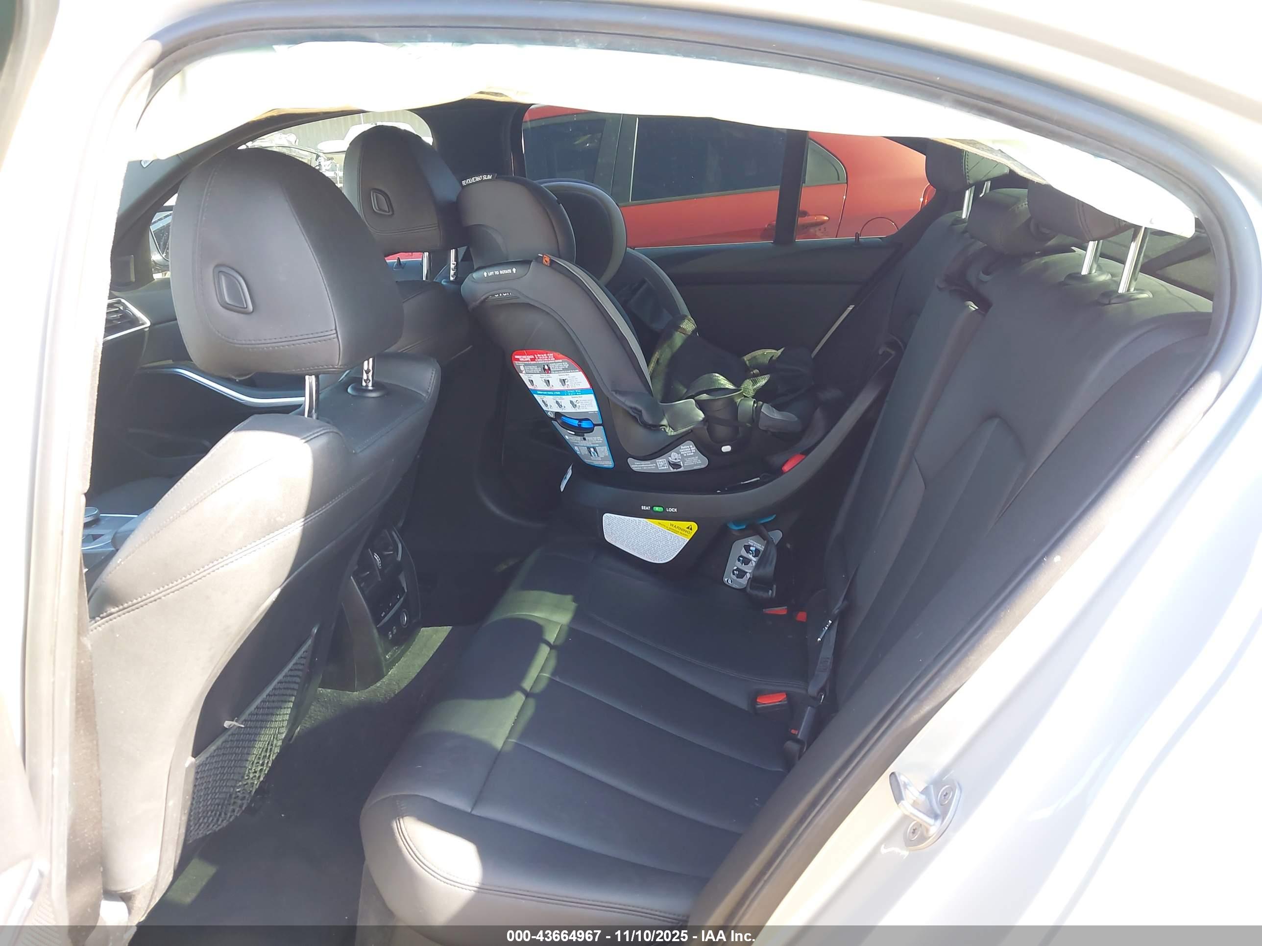 BMW 330I image 8
