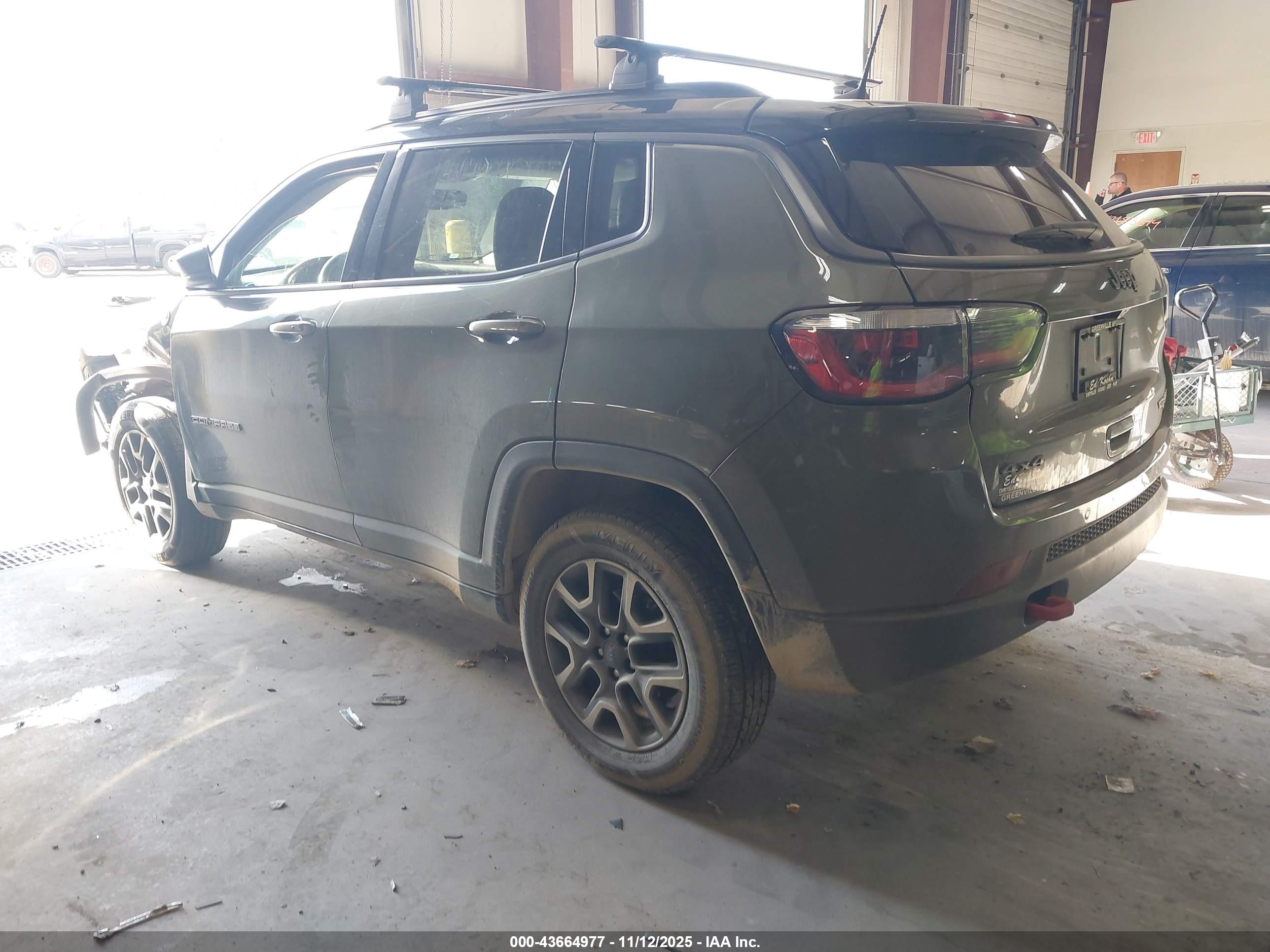 JEEP COMPASS image 3