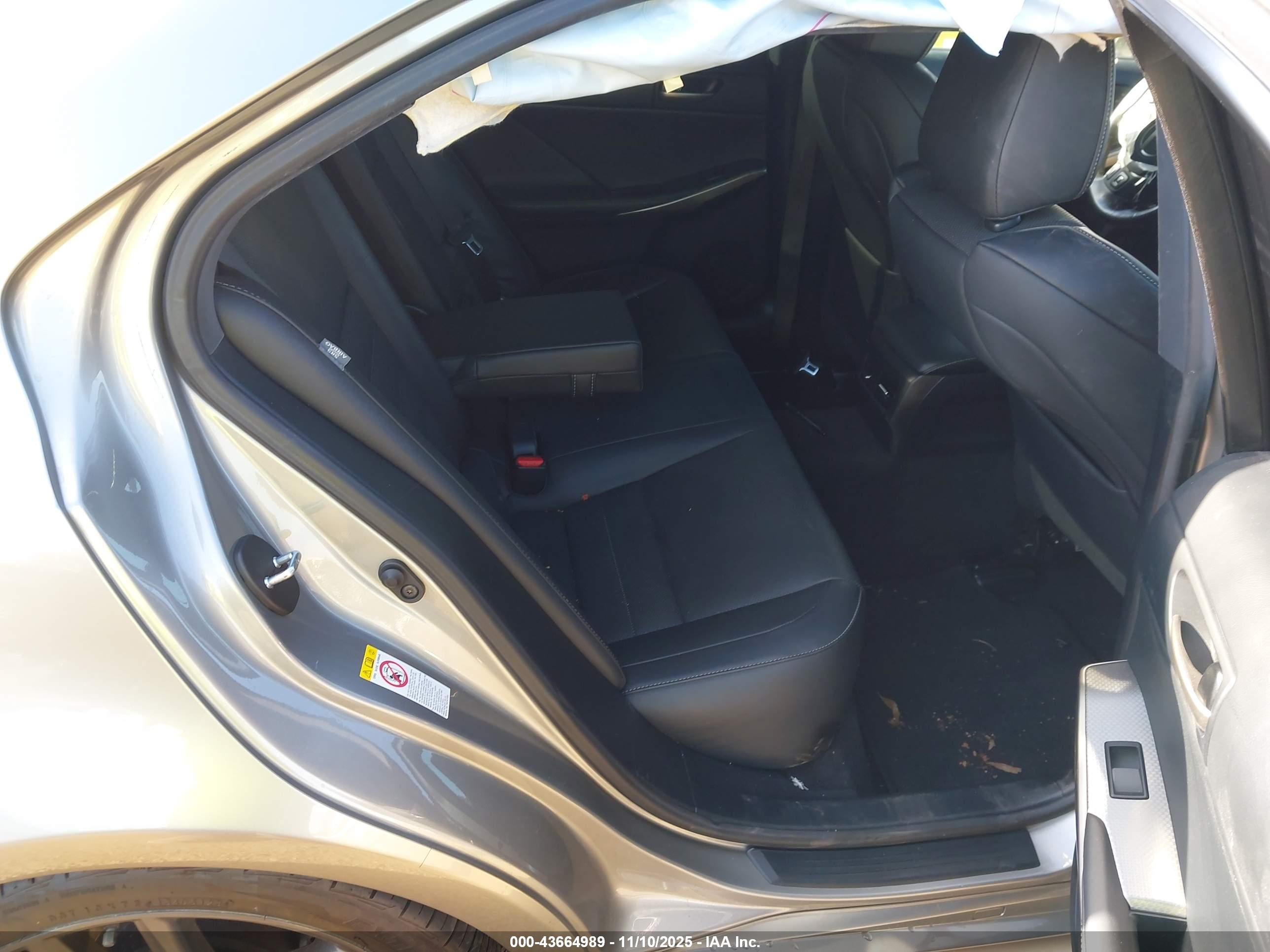 LEXUS IS image 8