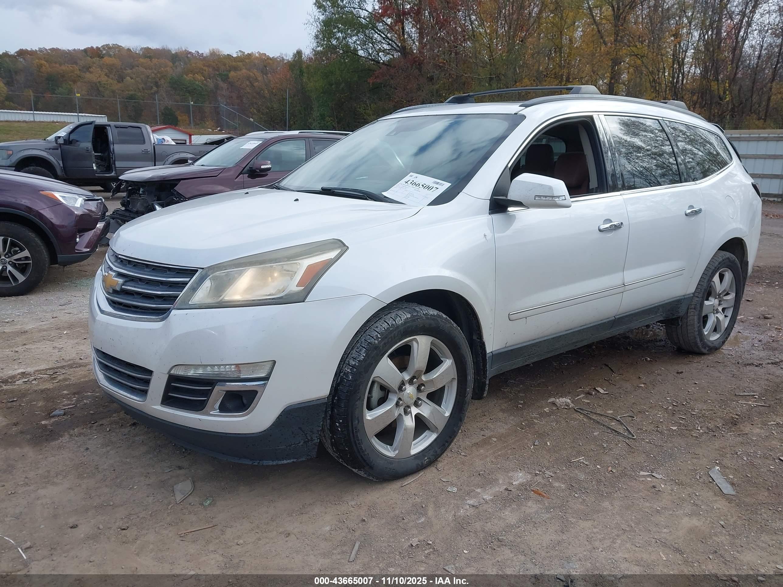 CHEVROLET TRAVERSE image 2
