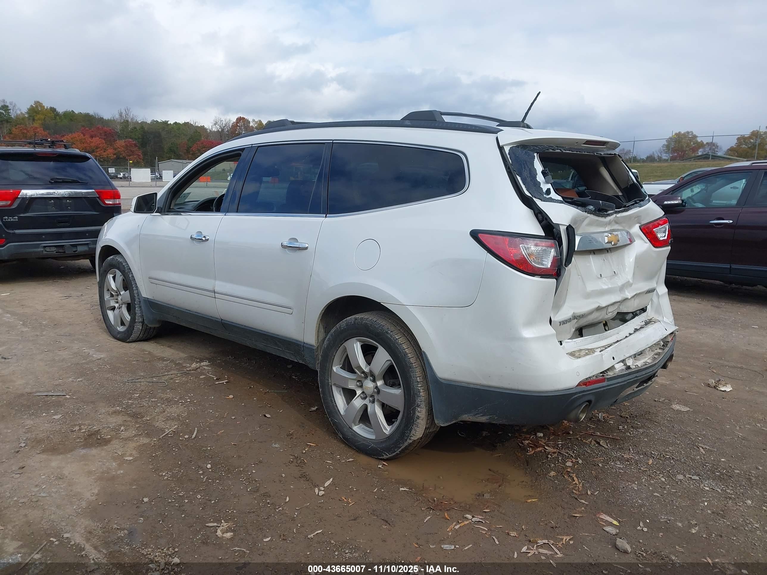 CHEVROLET TRAVERSE image 3