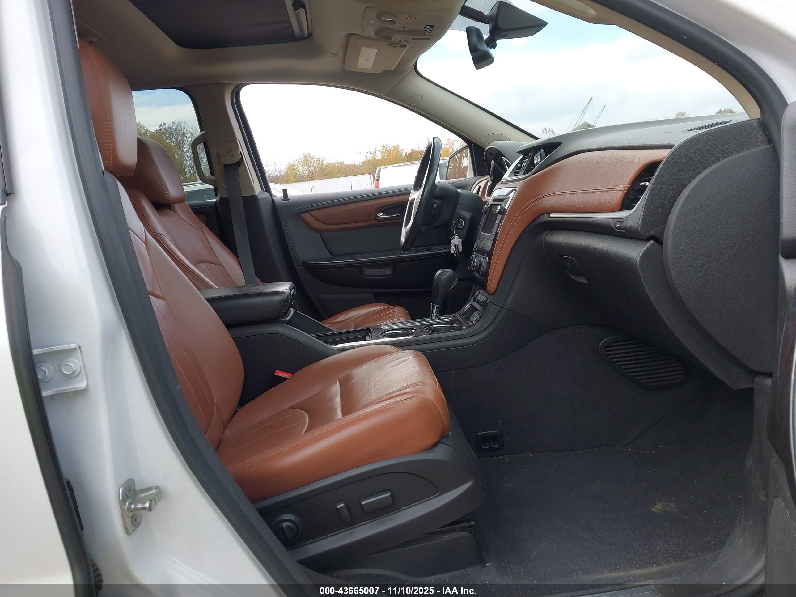 CHEVROLET TRAVERSE image 5