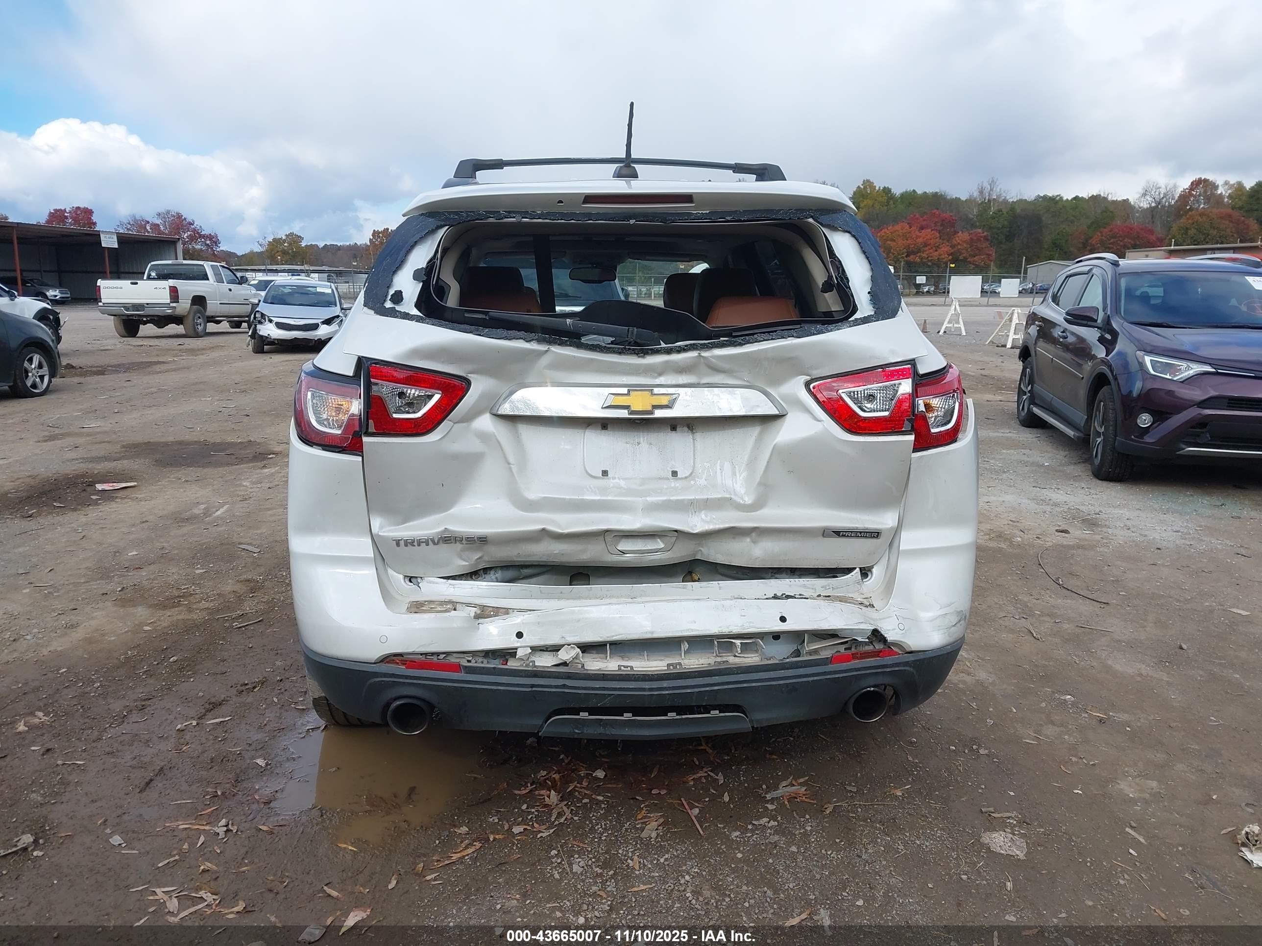 CHEVROLET TRAVERSE image 6