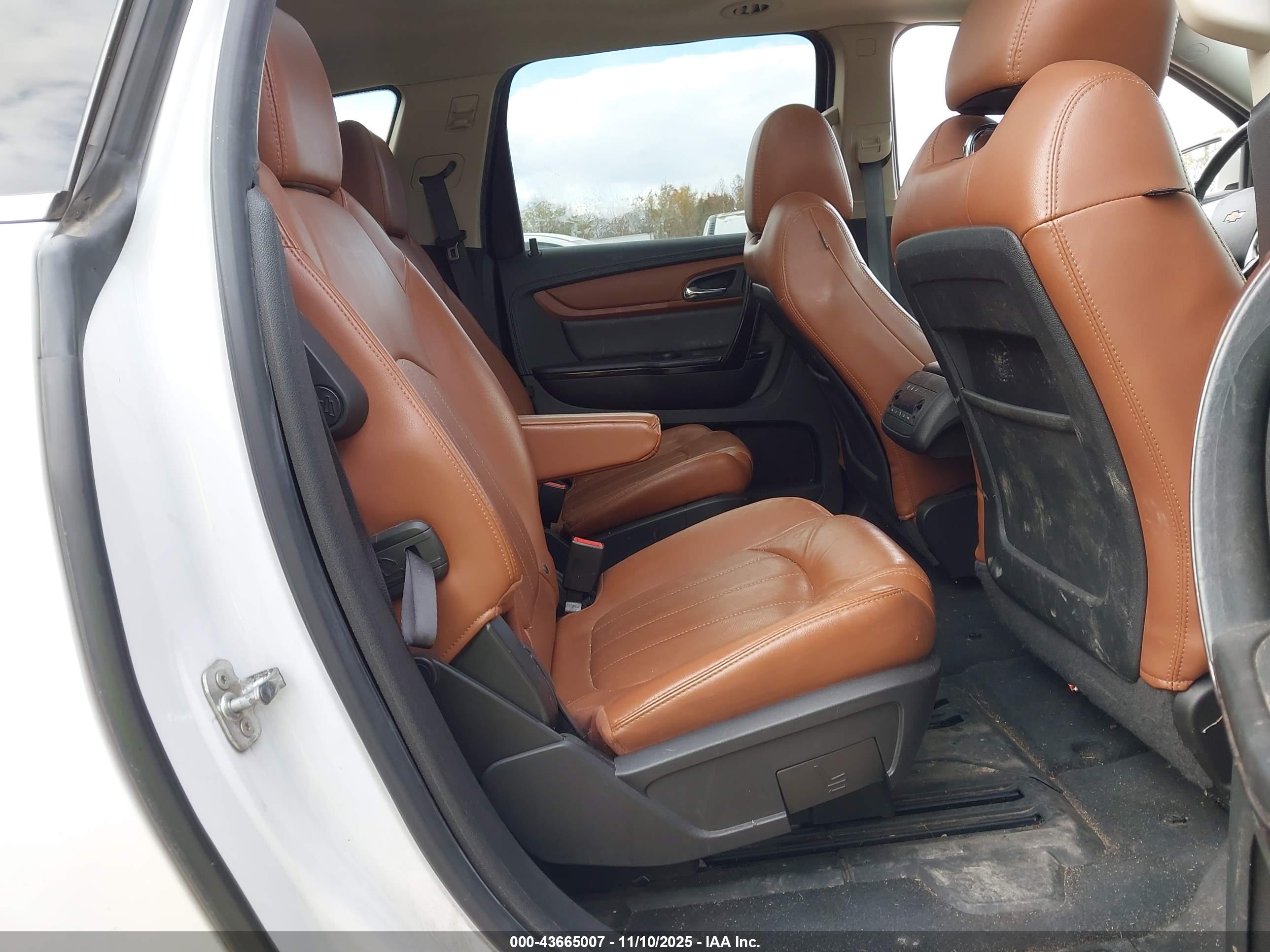 CHEVROLET TRAVERSE image 8