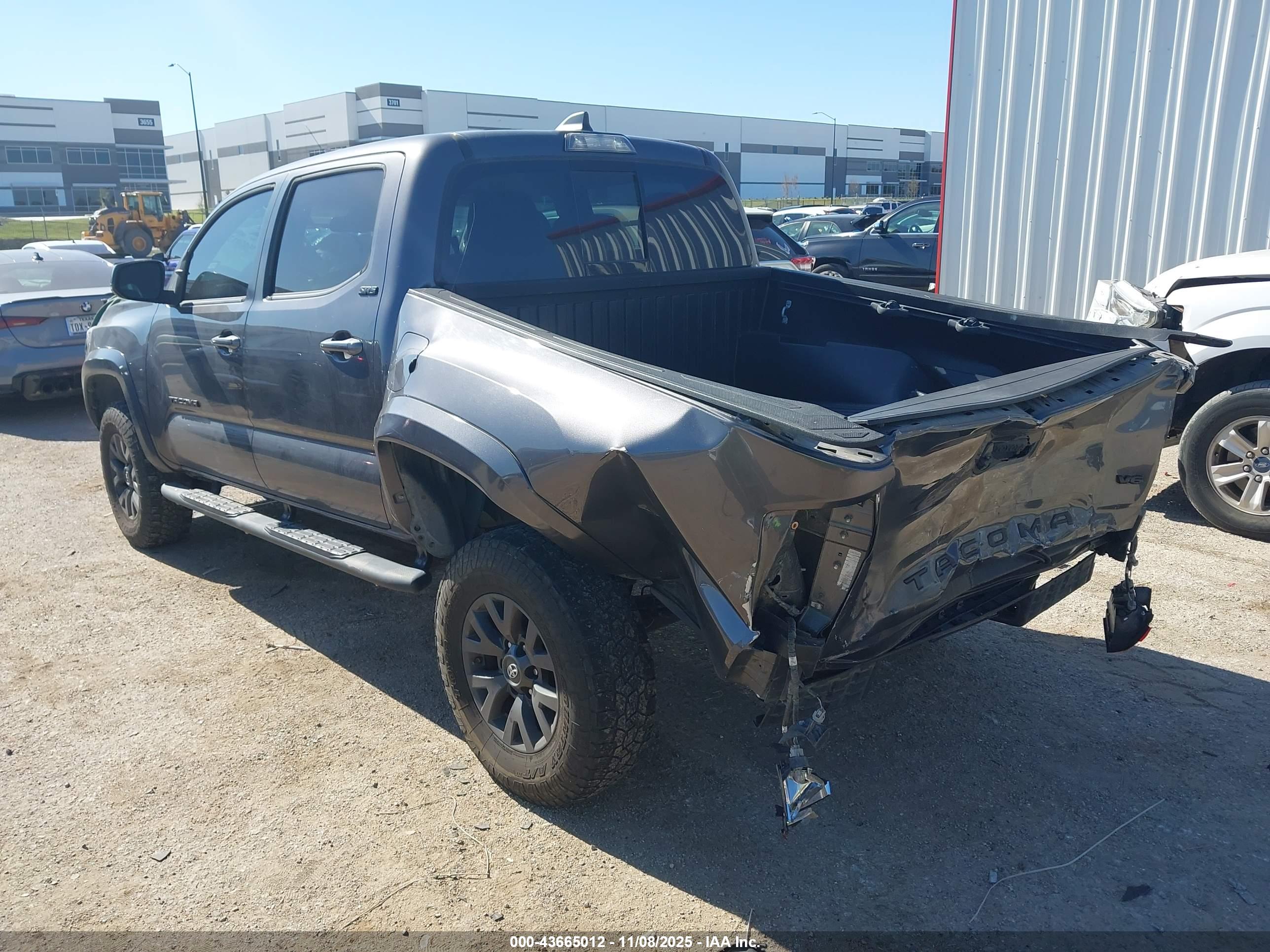 TOYOTA TACOMA image 3