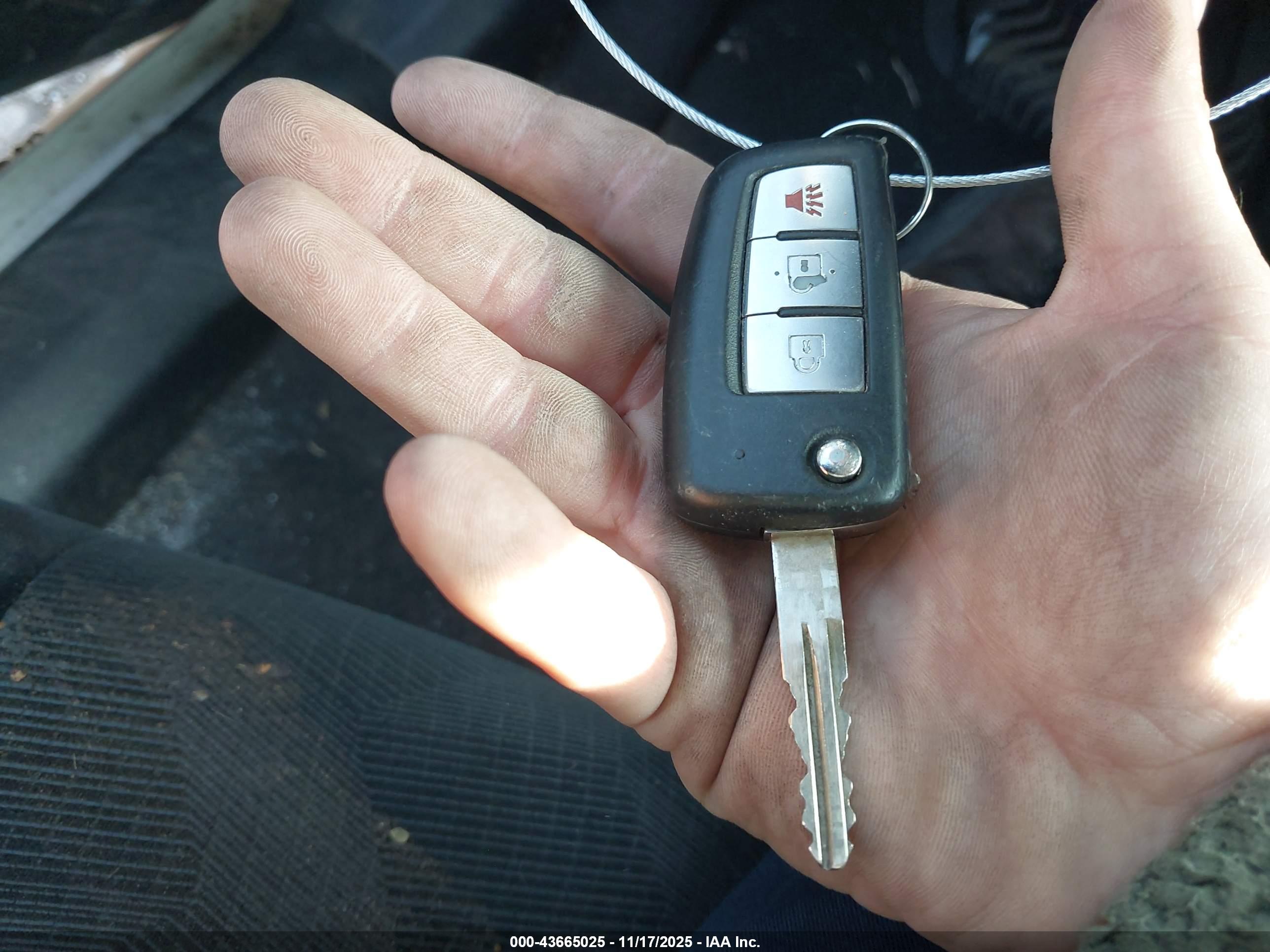 NISSAN ROGUE image 11