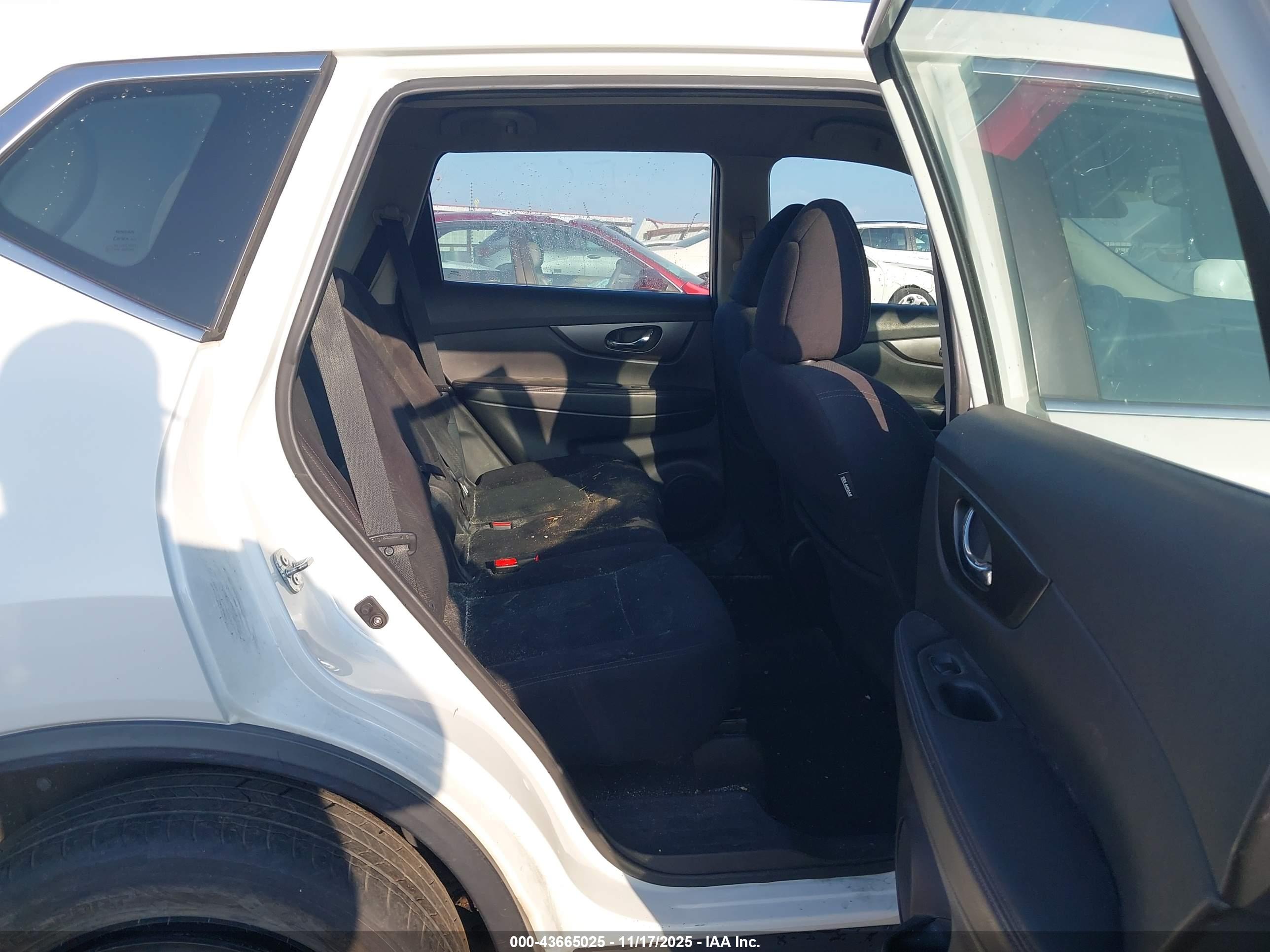 NISSAN ROGUE image 8