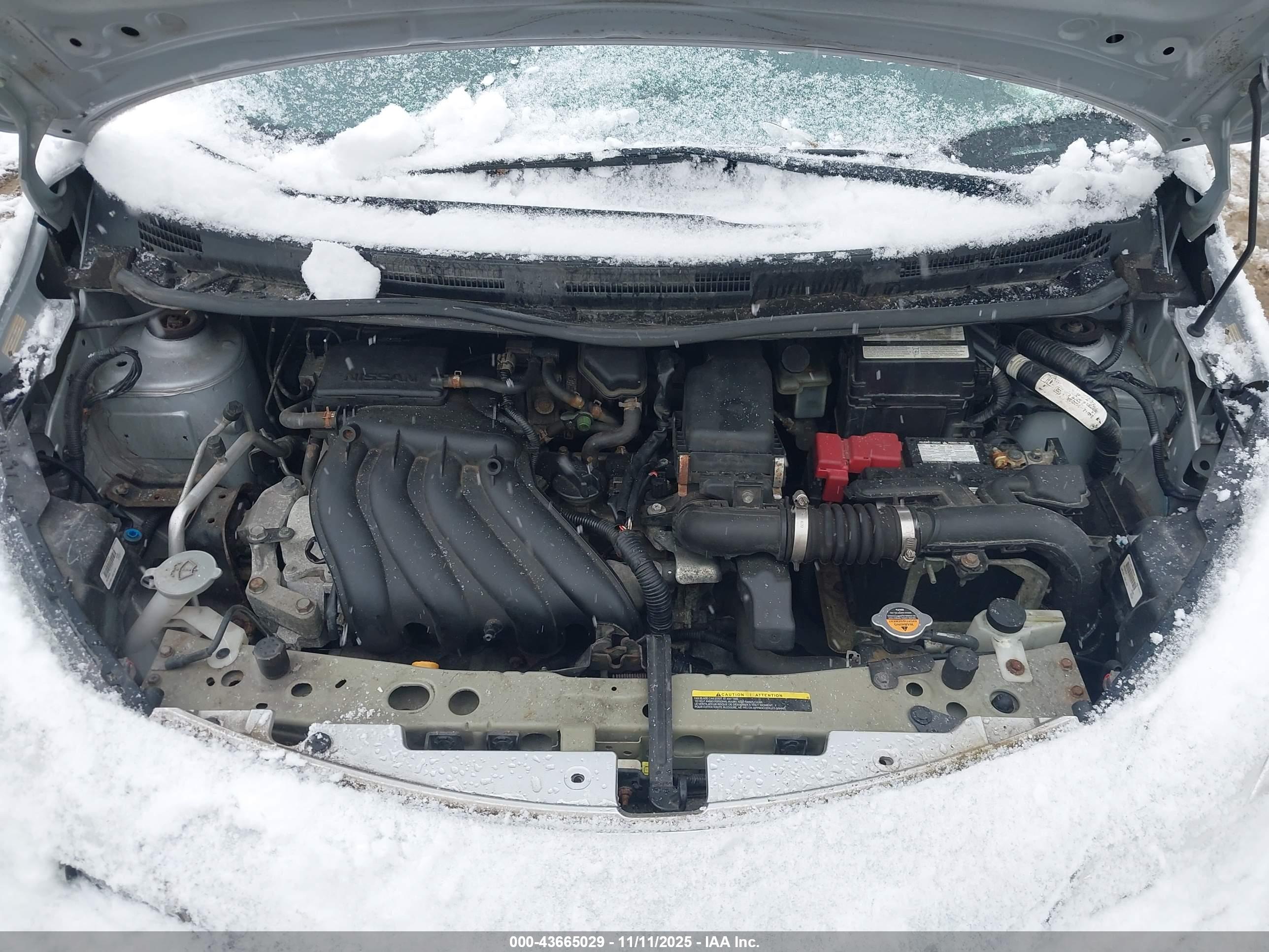 NISSAN VERSA image 10