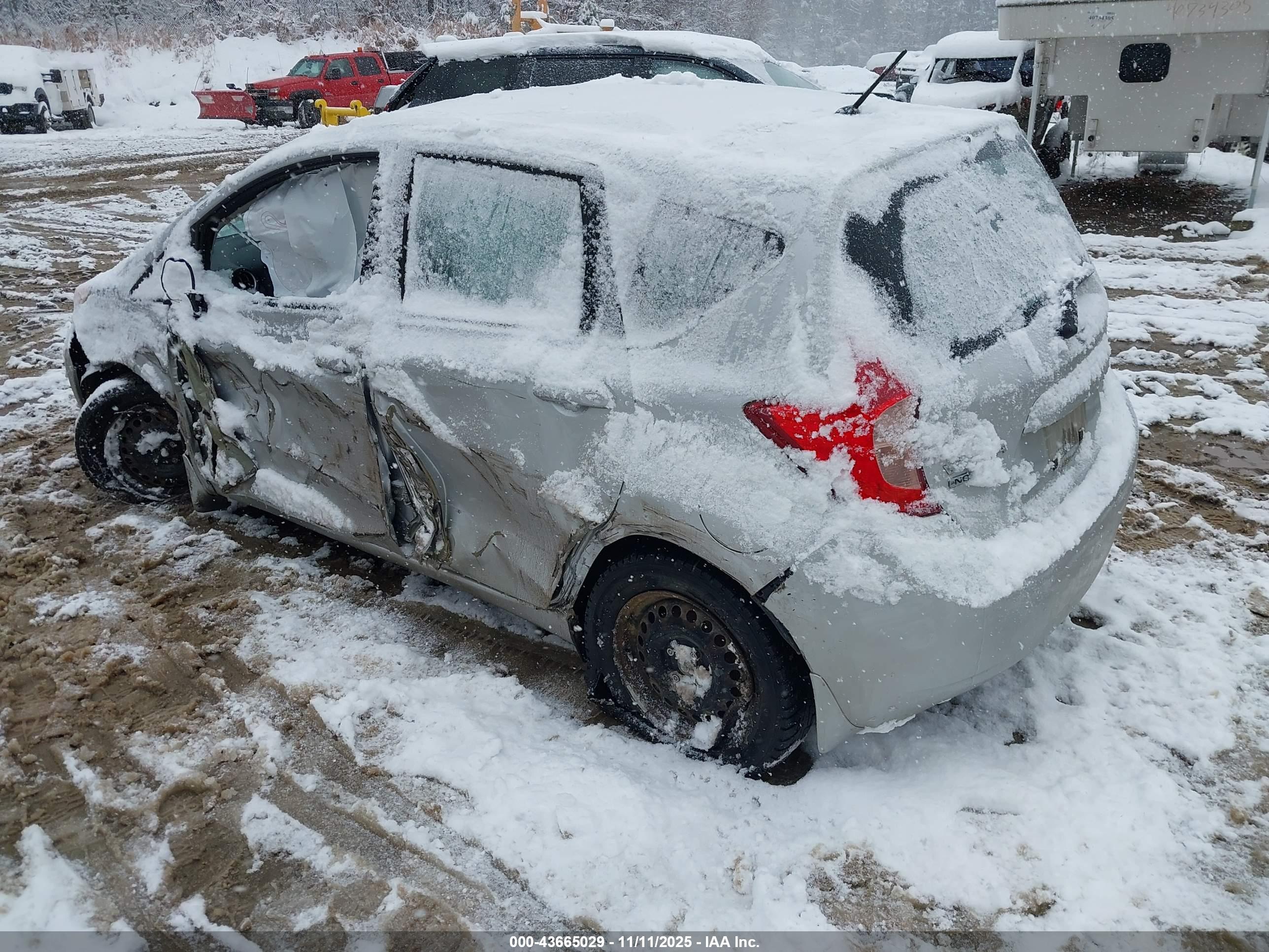 NISSAN VERSA image 3