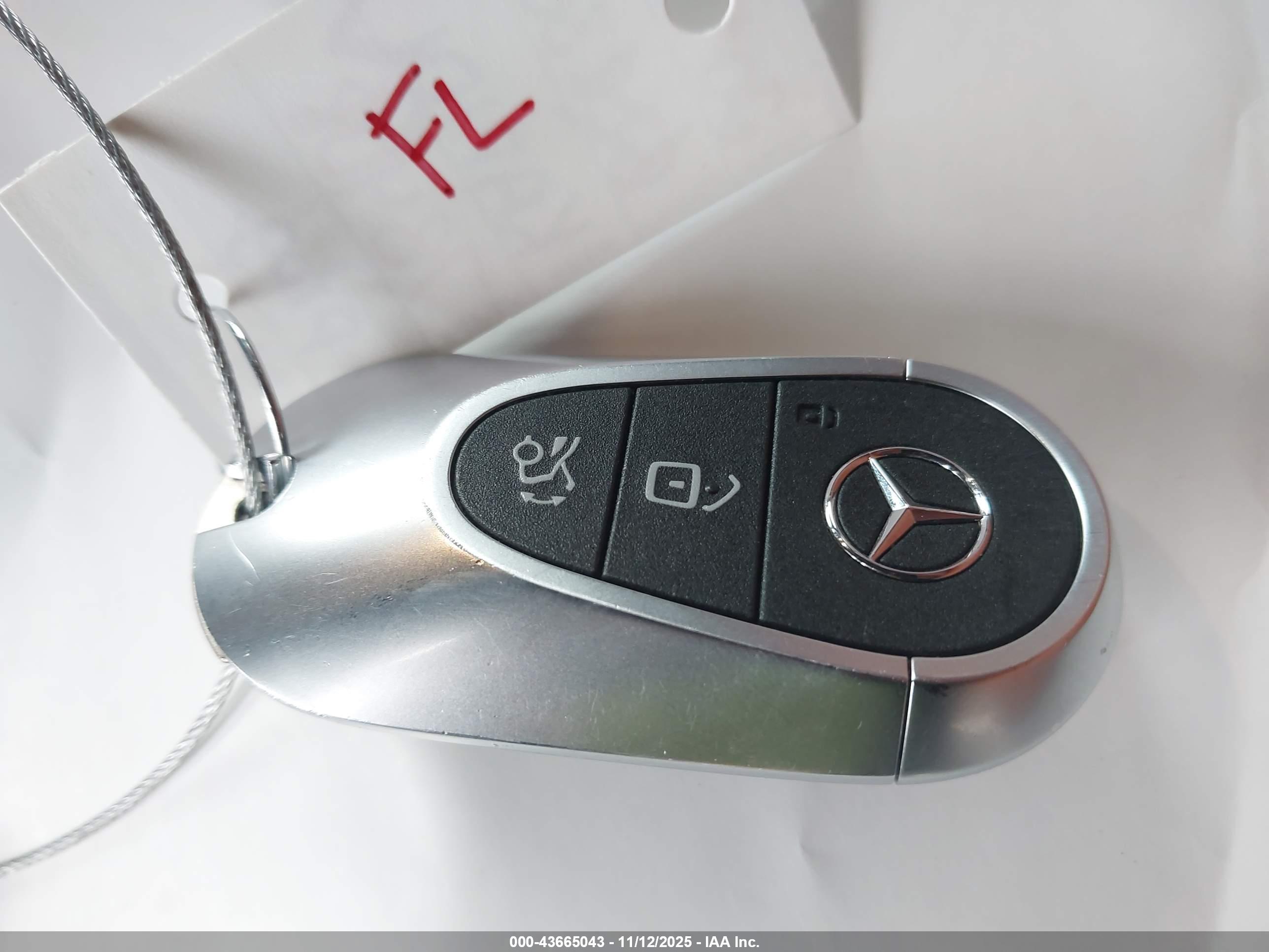MERCEDES-BENZ GLC image 11