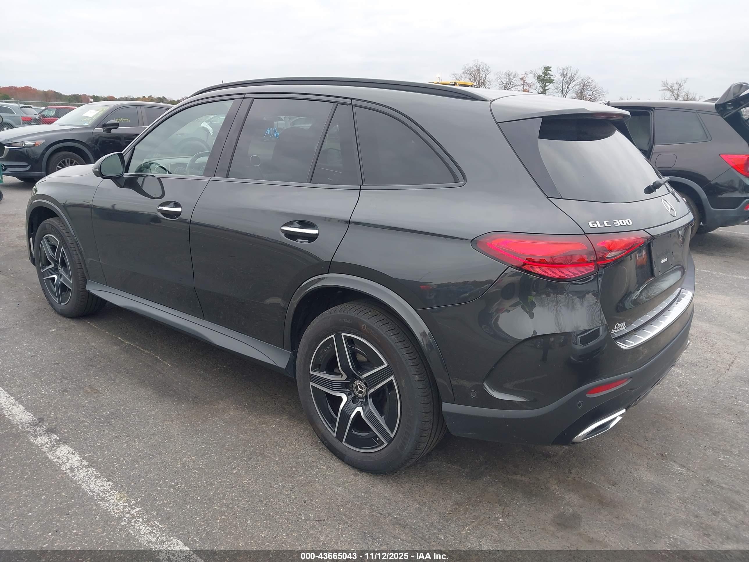 MERCEDES-BENZ GLC image 3