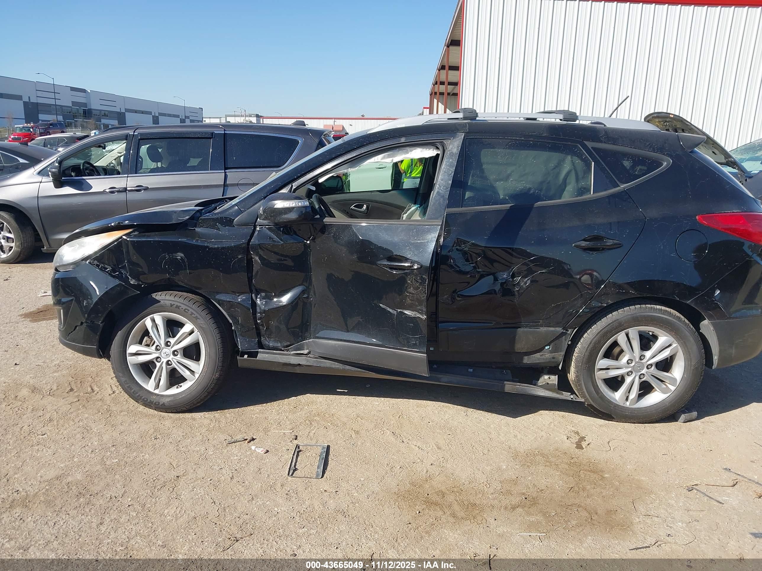 HYUNDAI TUCSON image 6