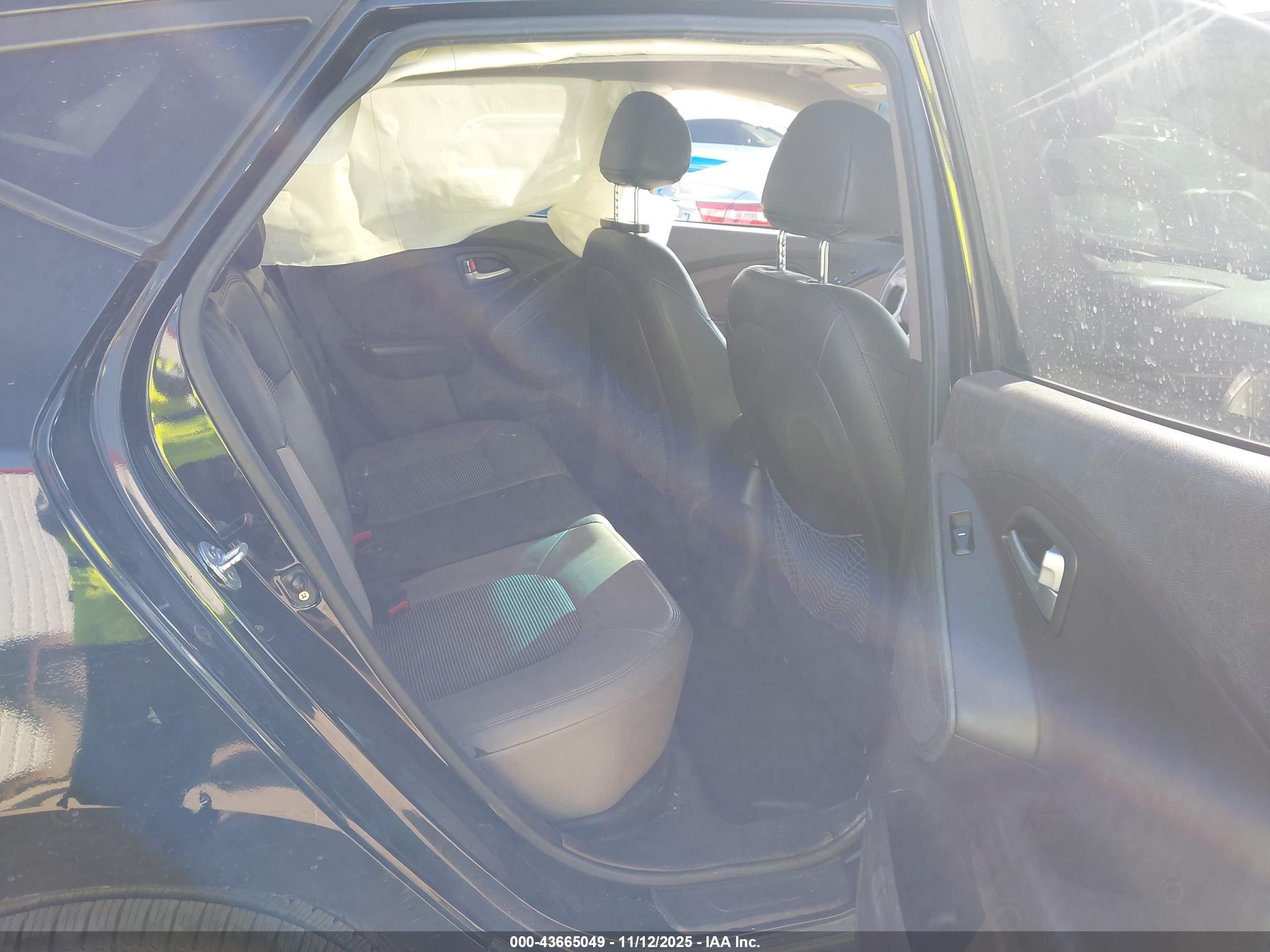 HYUNDAI TUCSON image 8