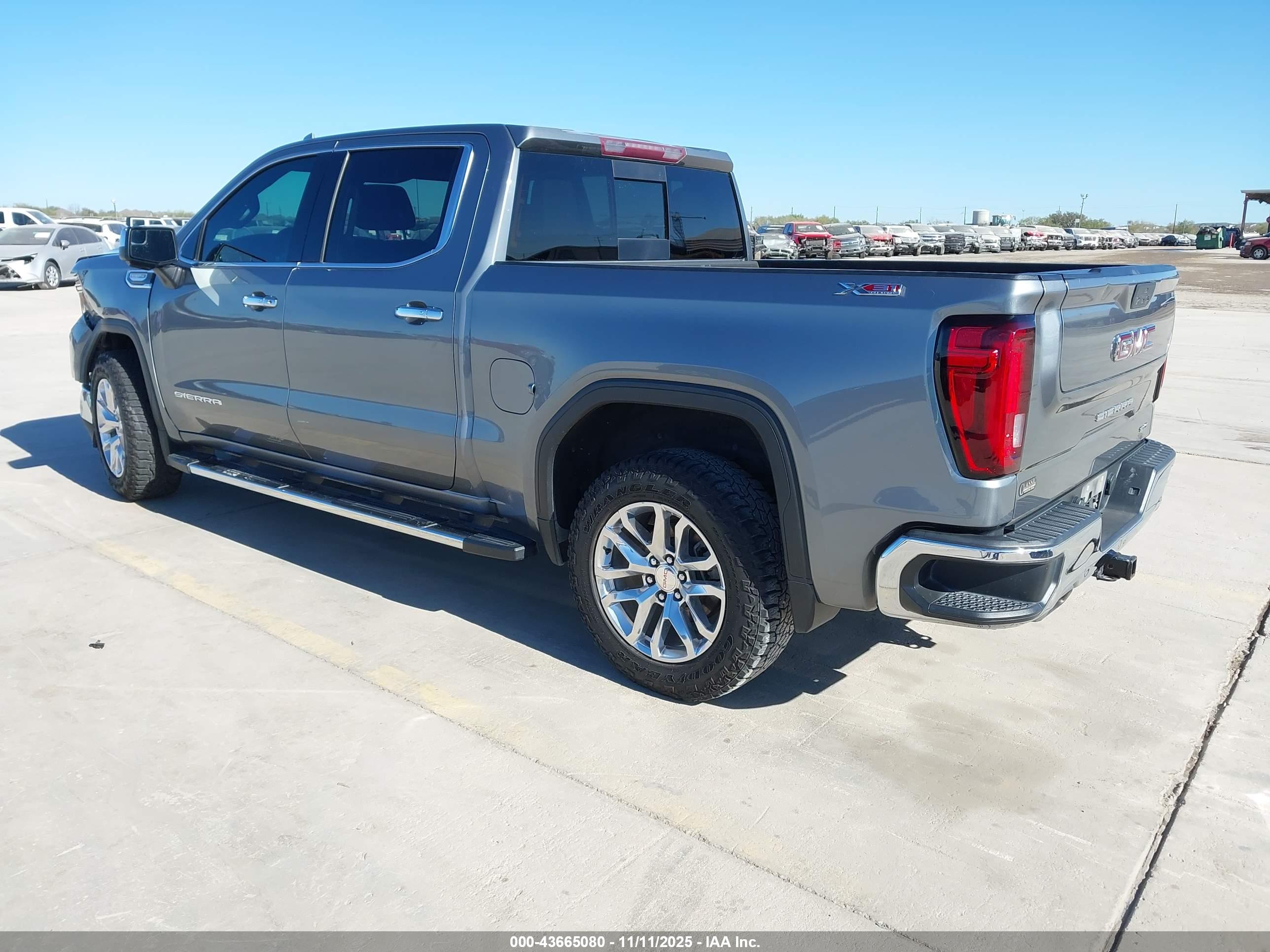 GMC SIERRA image 3