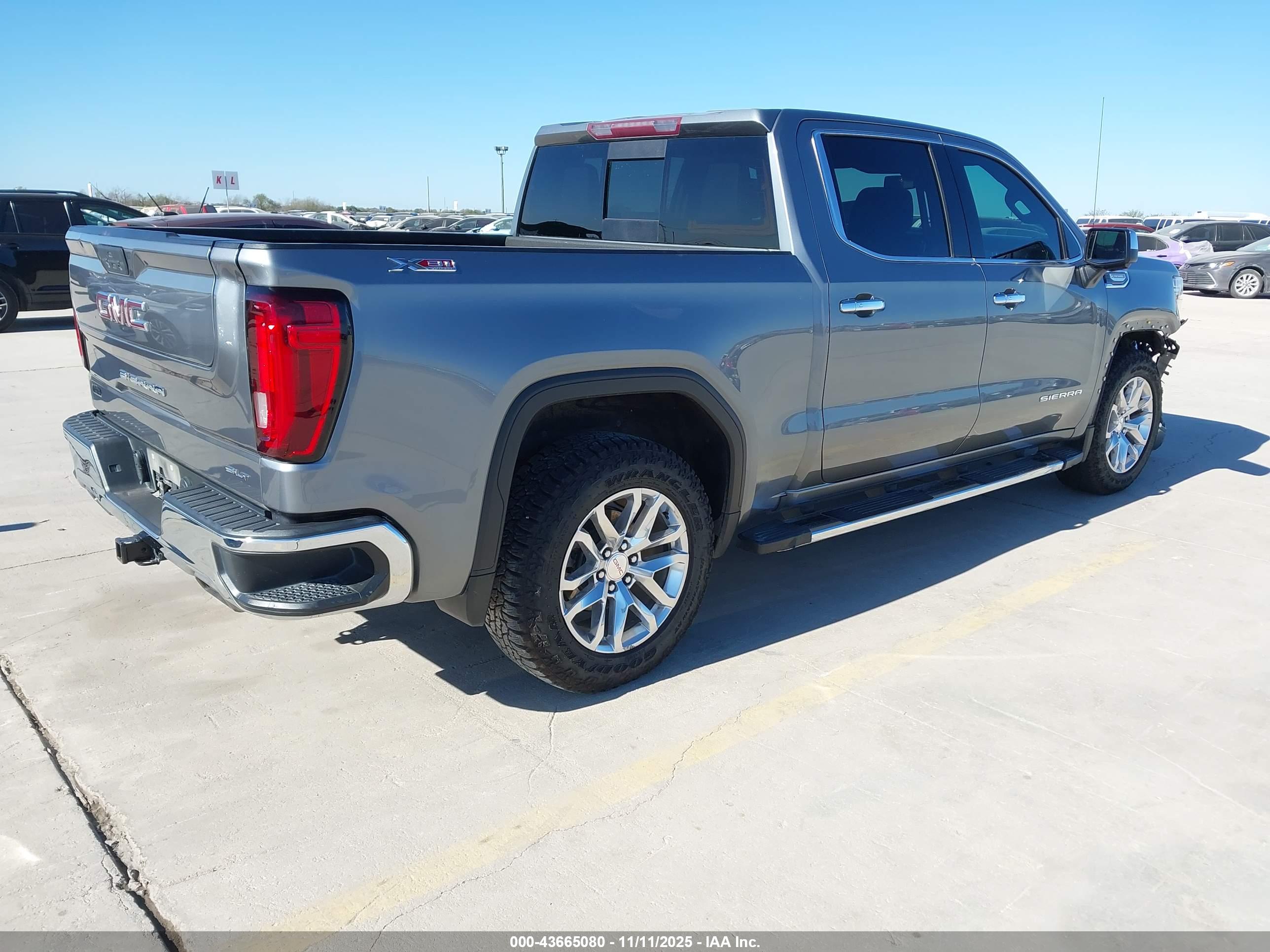 GMC SIERRA image 4