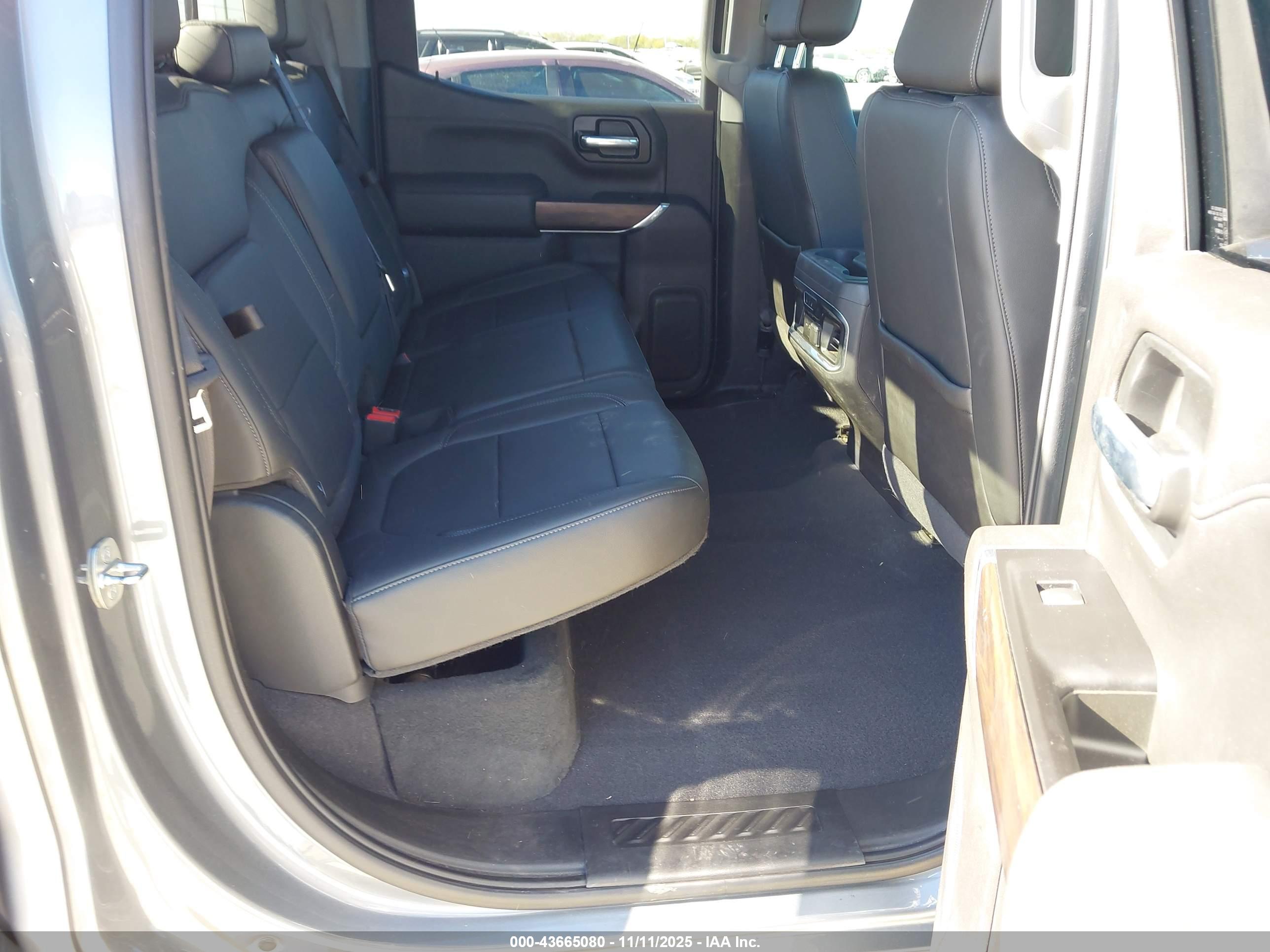 GMC SIERRA image 8