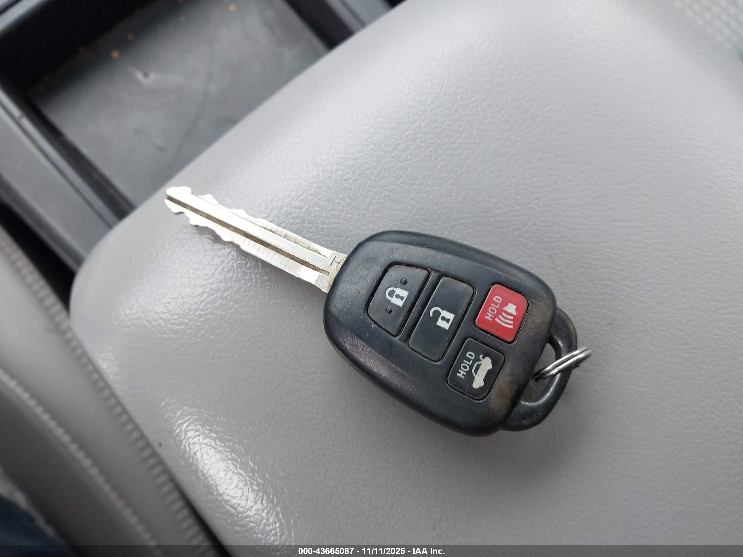TOYOTA CAMRY image 11