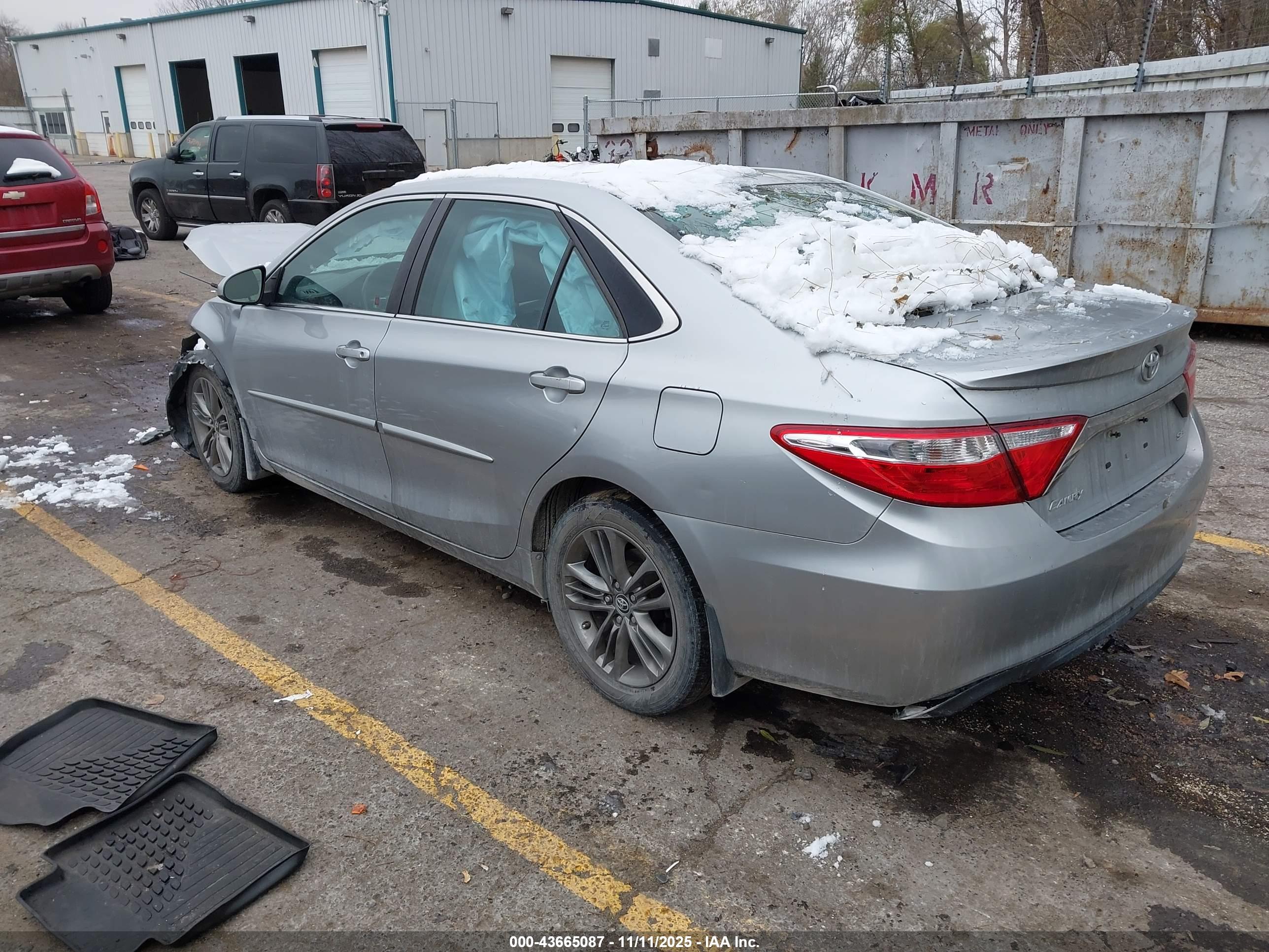 TOYOTA CAMRY image 3