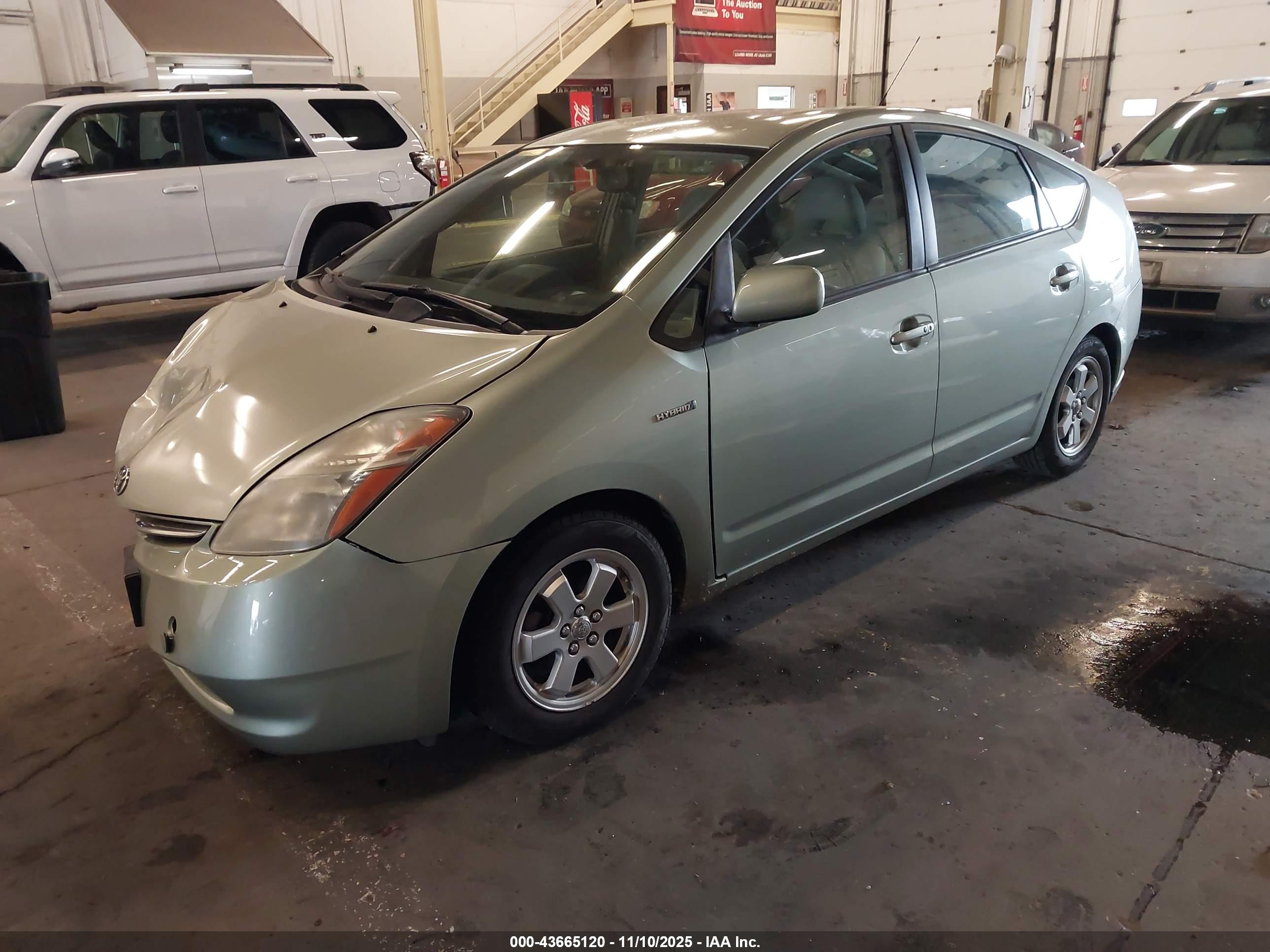 TOYOTA PRIUS image 2