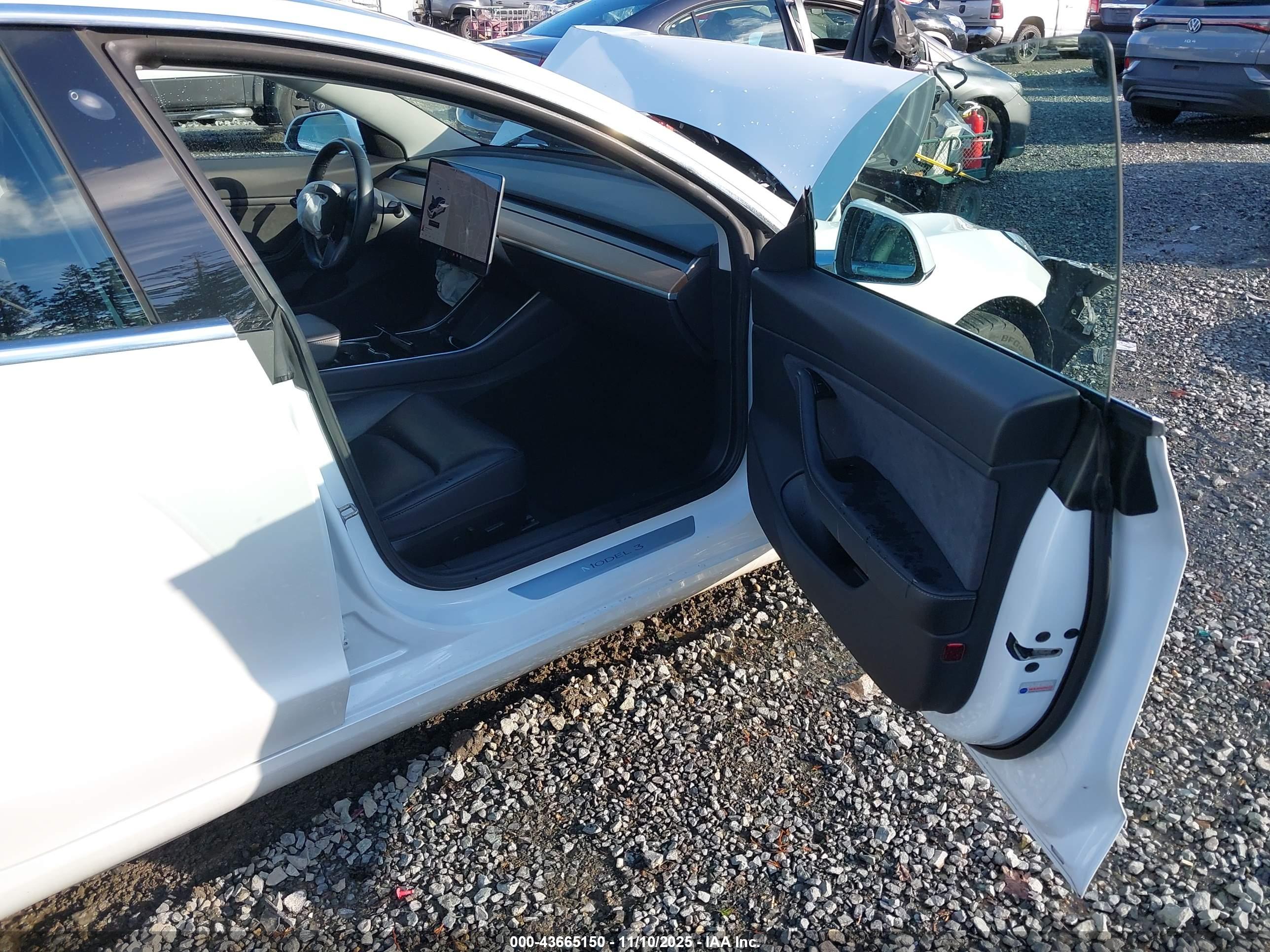 TESLA MODEL image 5