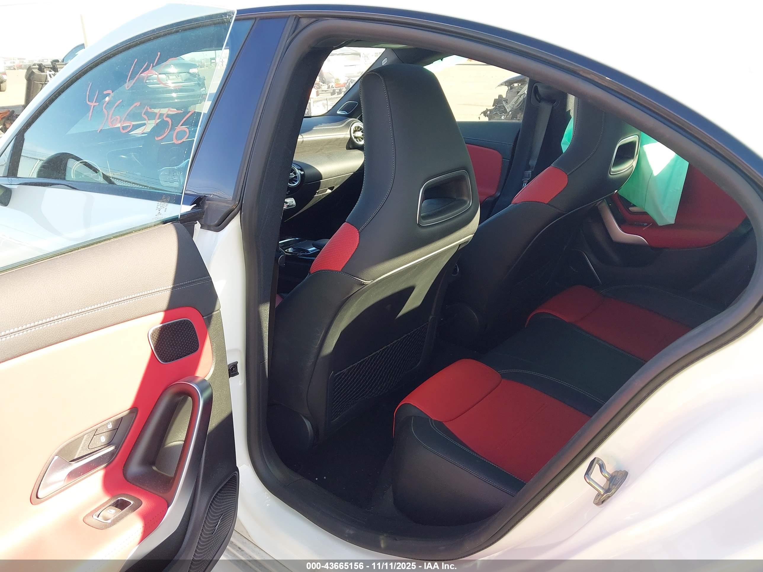 MERCEDES-BENZ CLA image 8