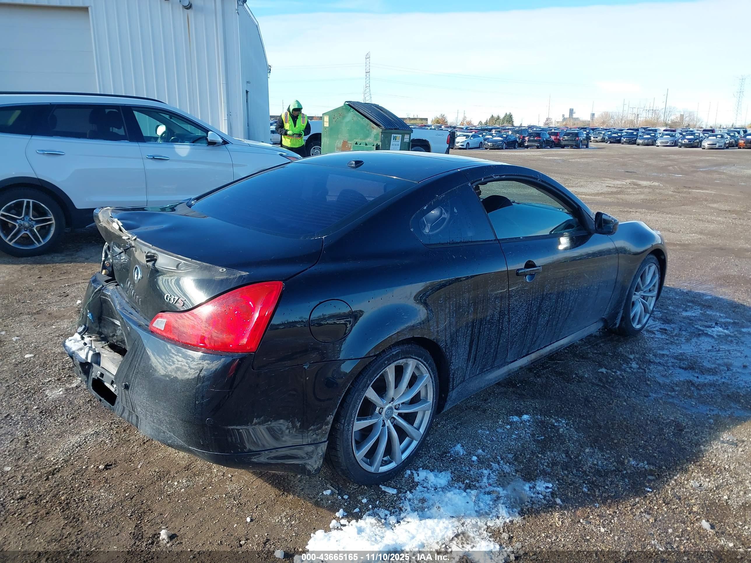 INFINITI G37 image 4