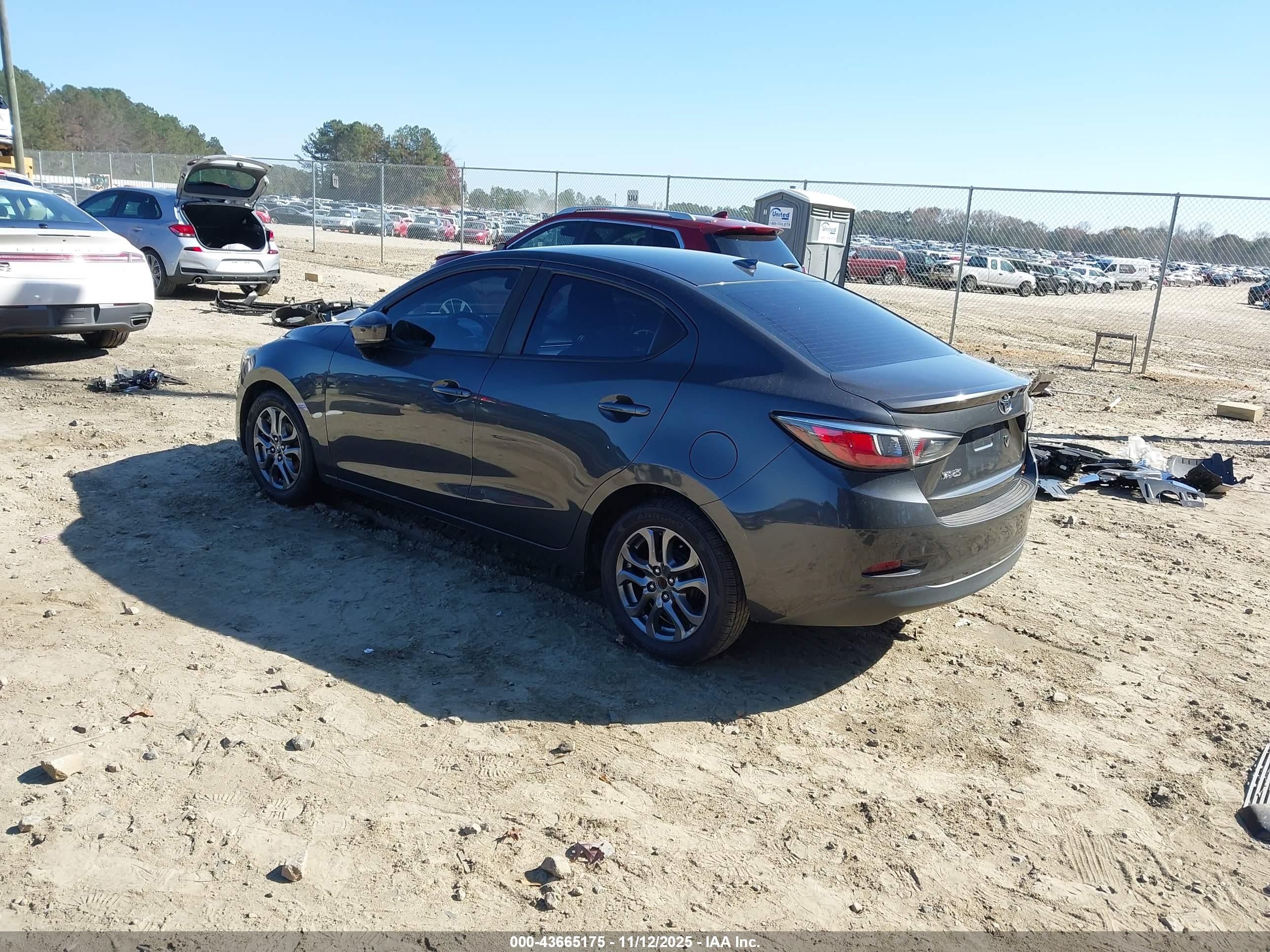 TOYOTA YARIS image 3