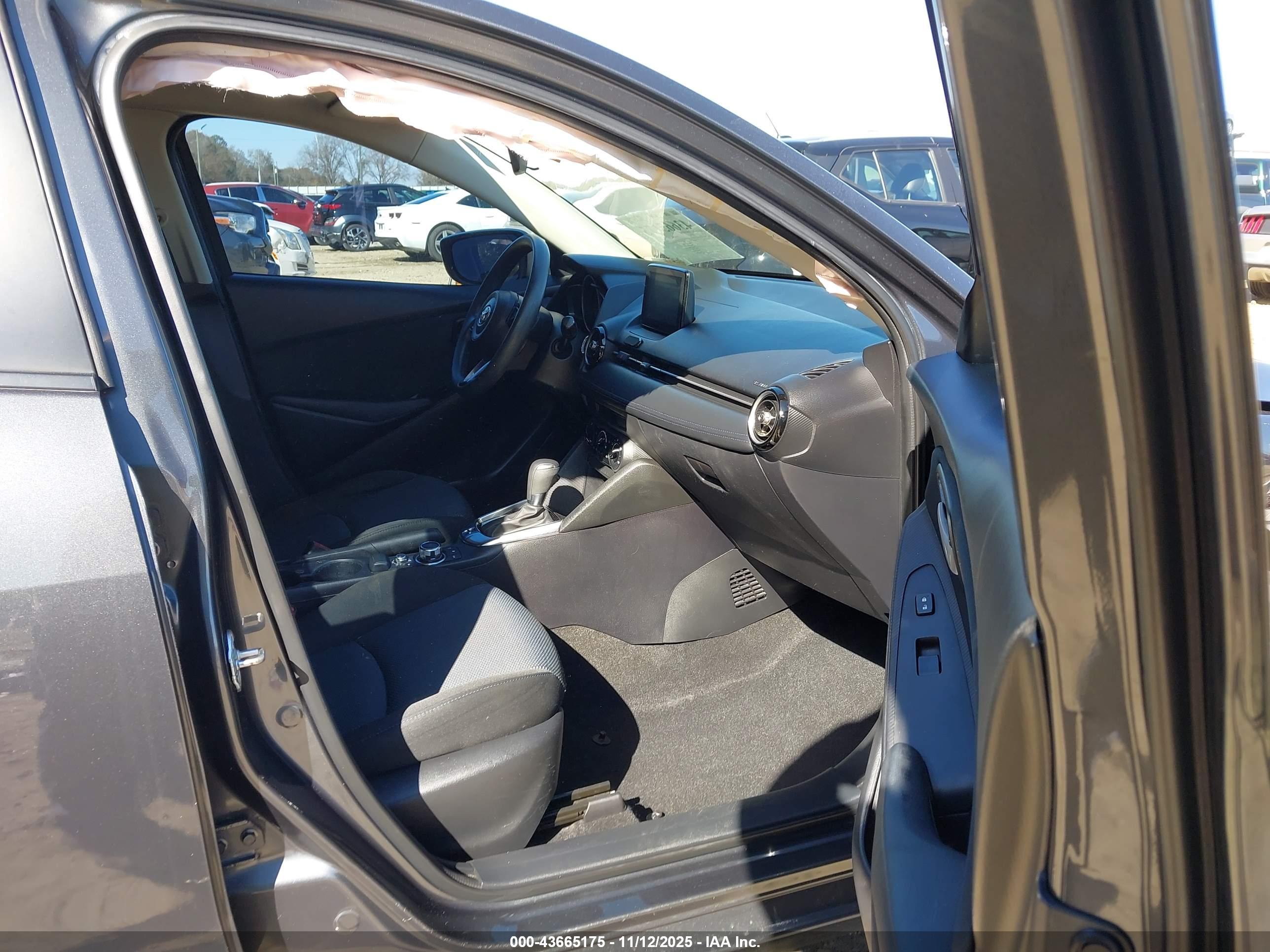 TOYOTA YARIS image 5