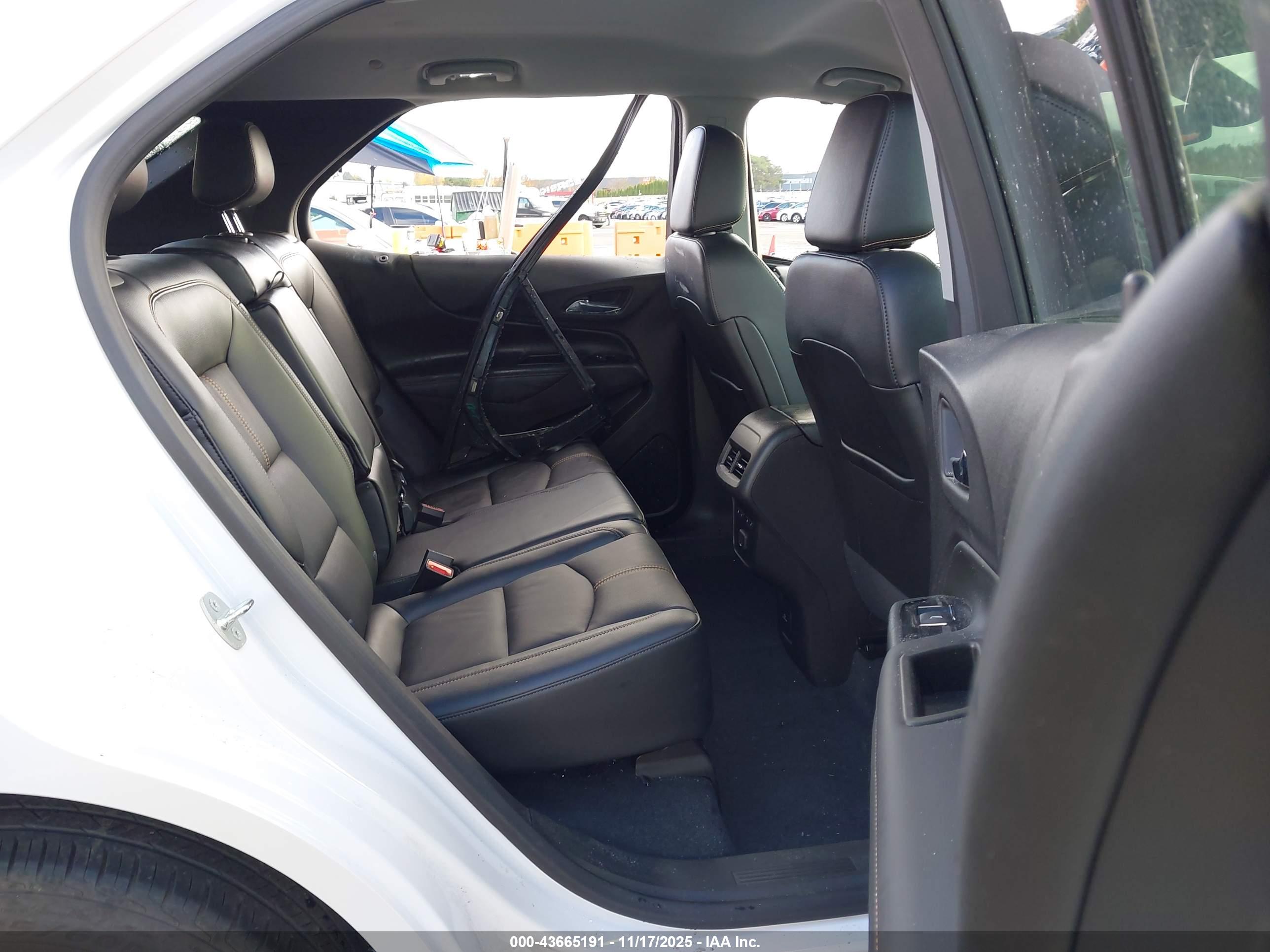 CHEVROLET EQUINOX image 8