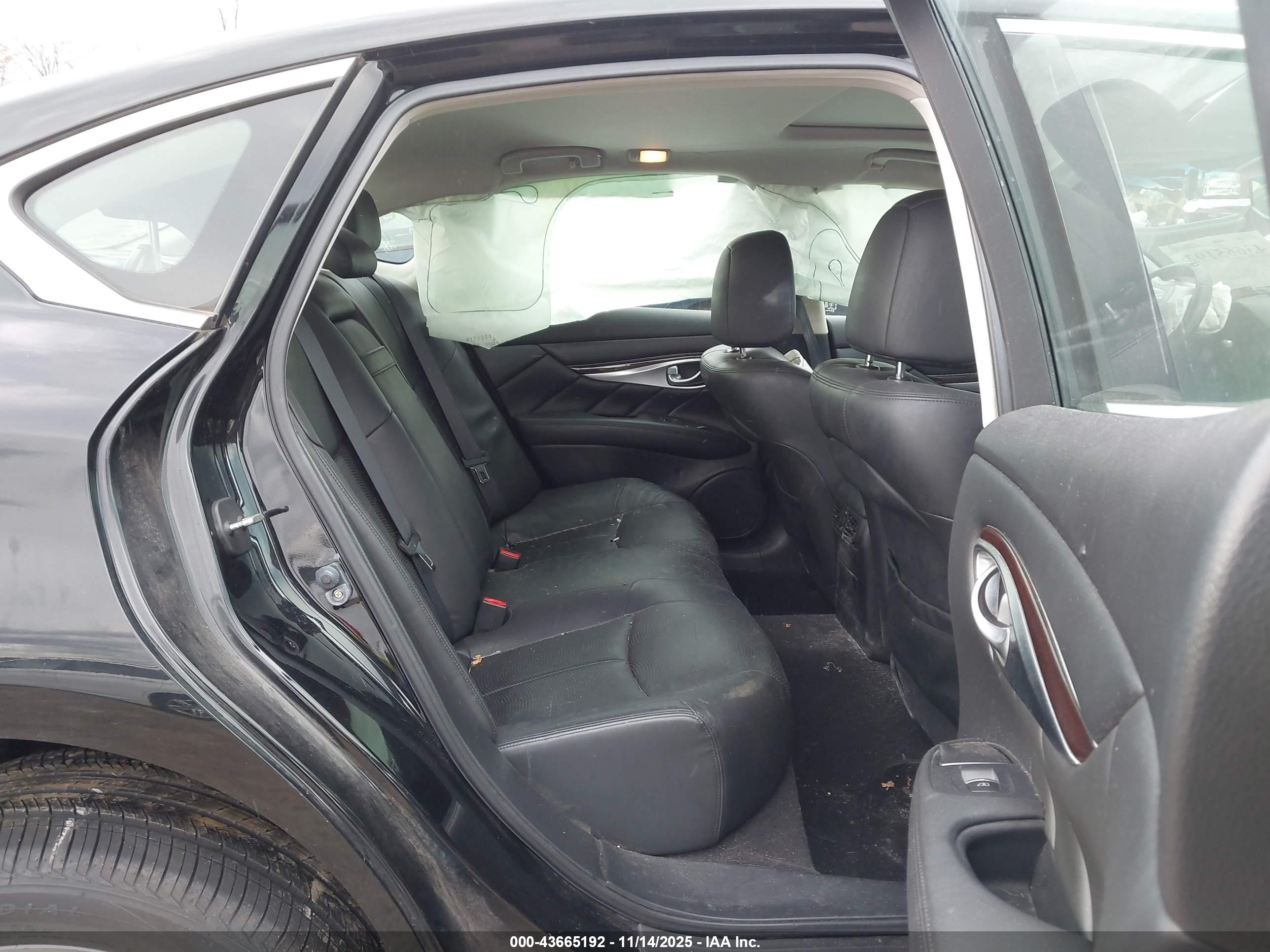 INFINITI M37X image 8