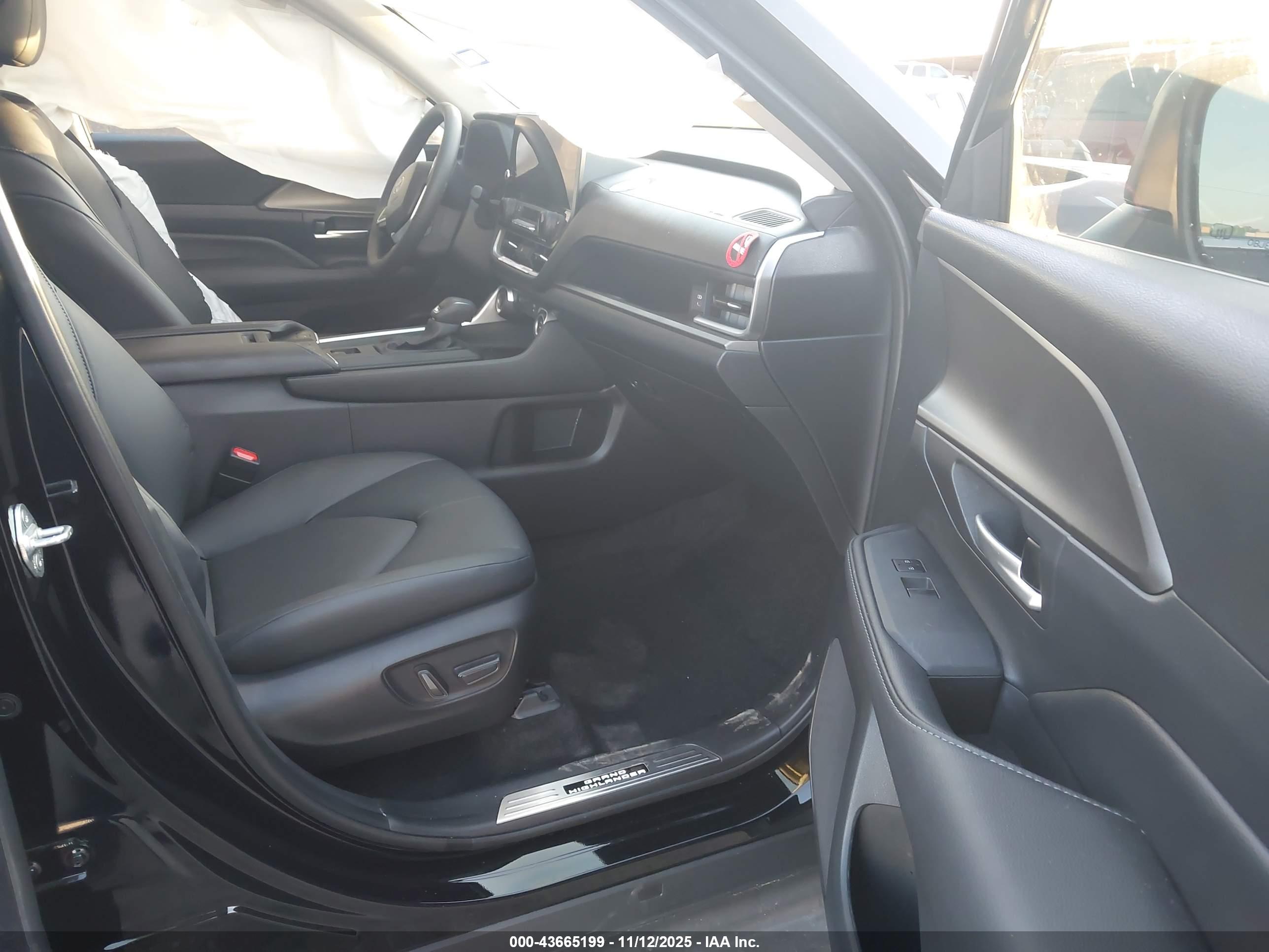 TOYOTA GRAND image 5