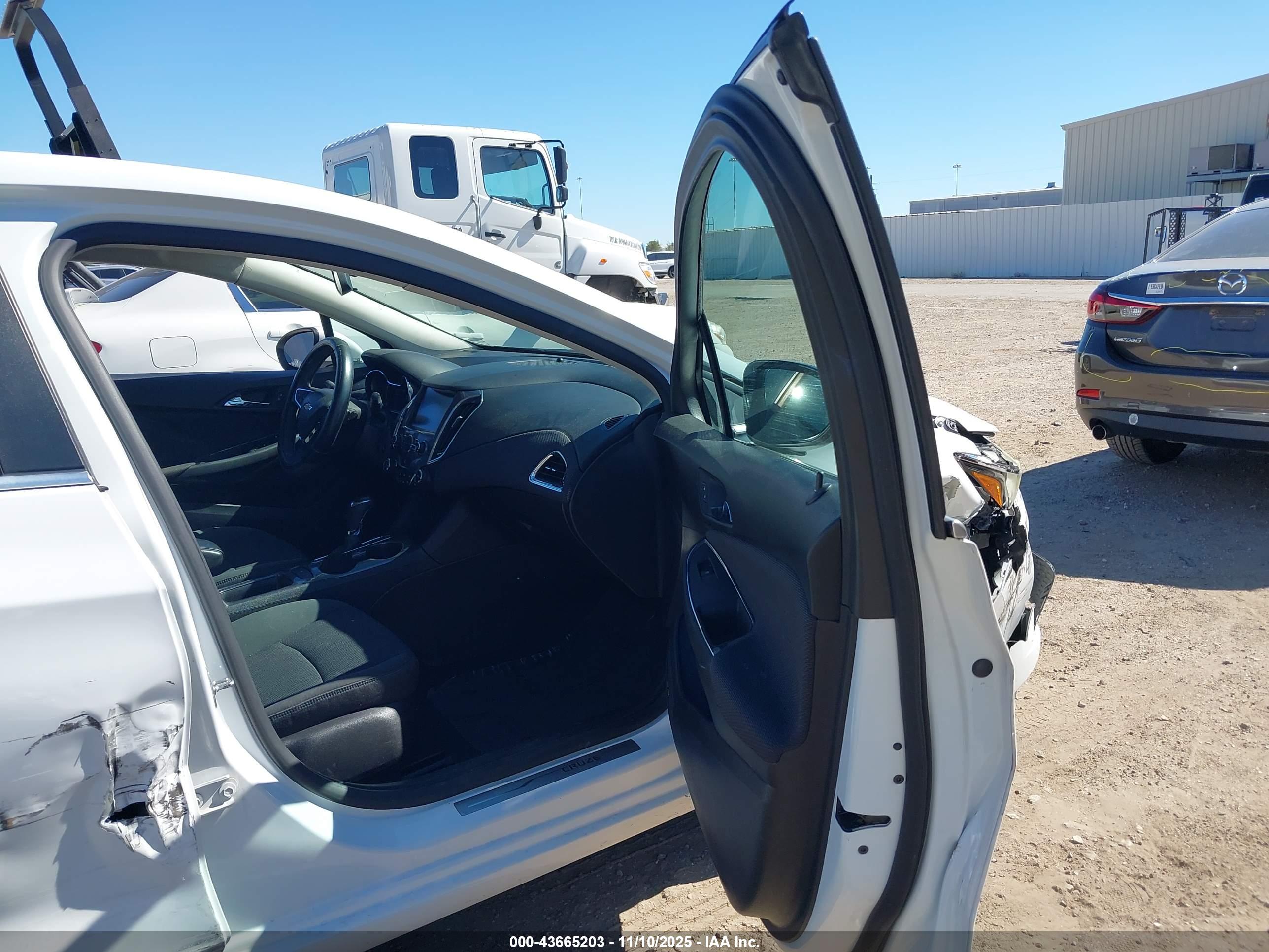 CHEVROLET CRUZE image 5