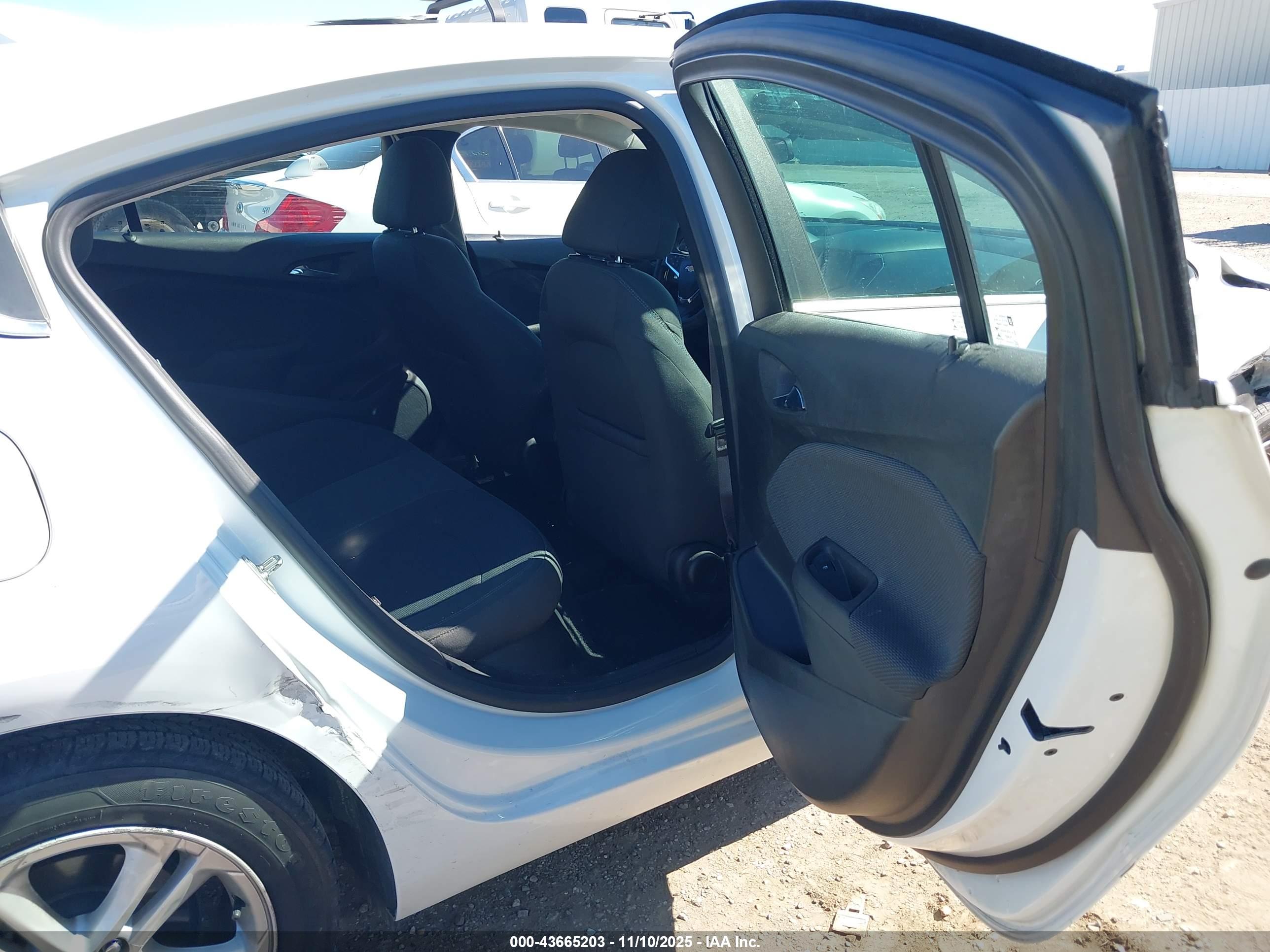 CHEVROLET CRUZE image 8
