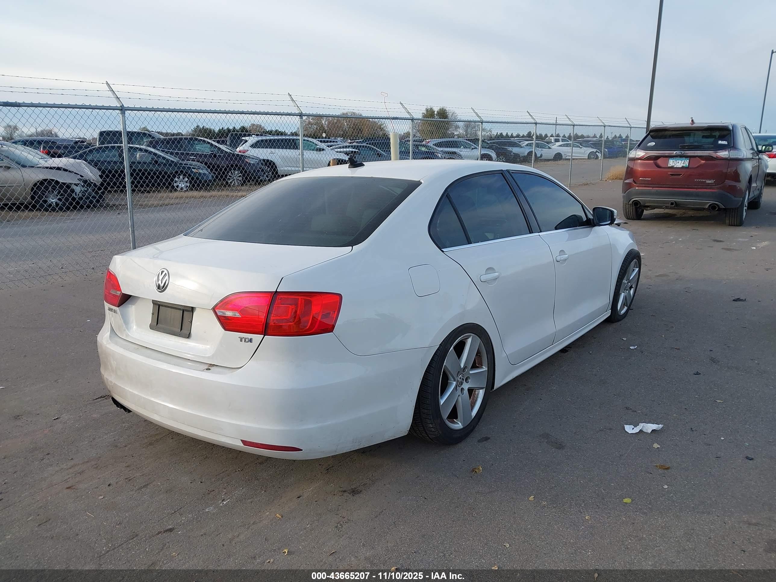 VOLKSWAGEN JETTA image 4