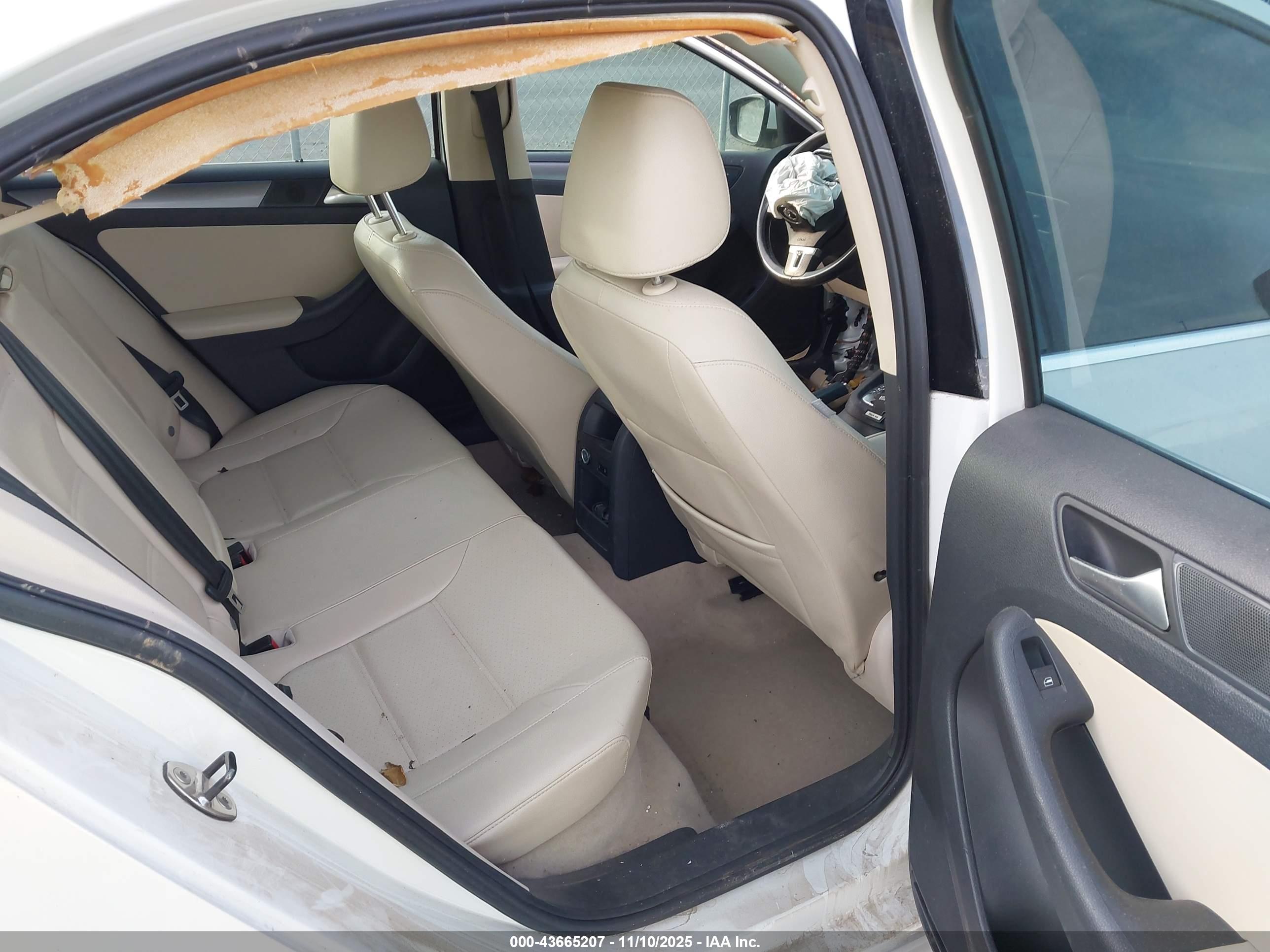 VOLKSWAGEN JETTA image 8
