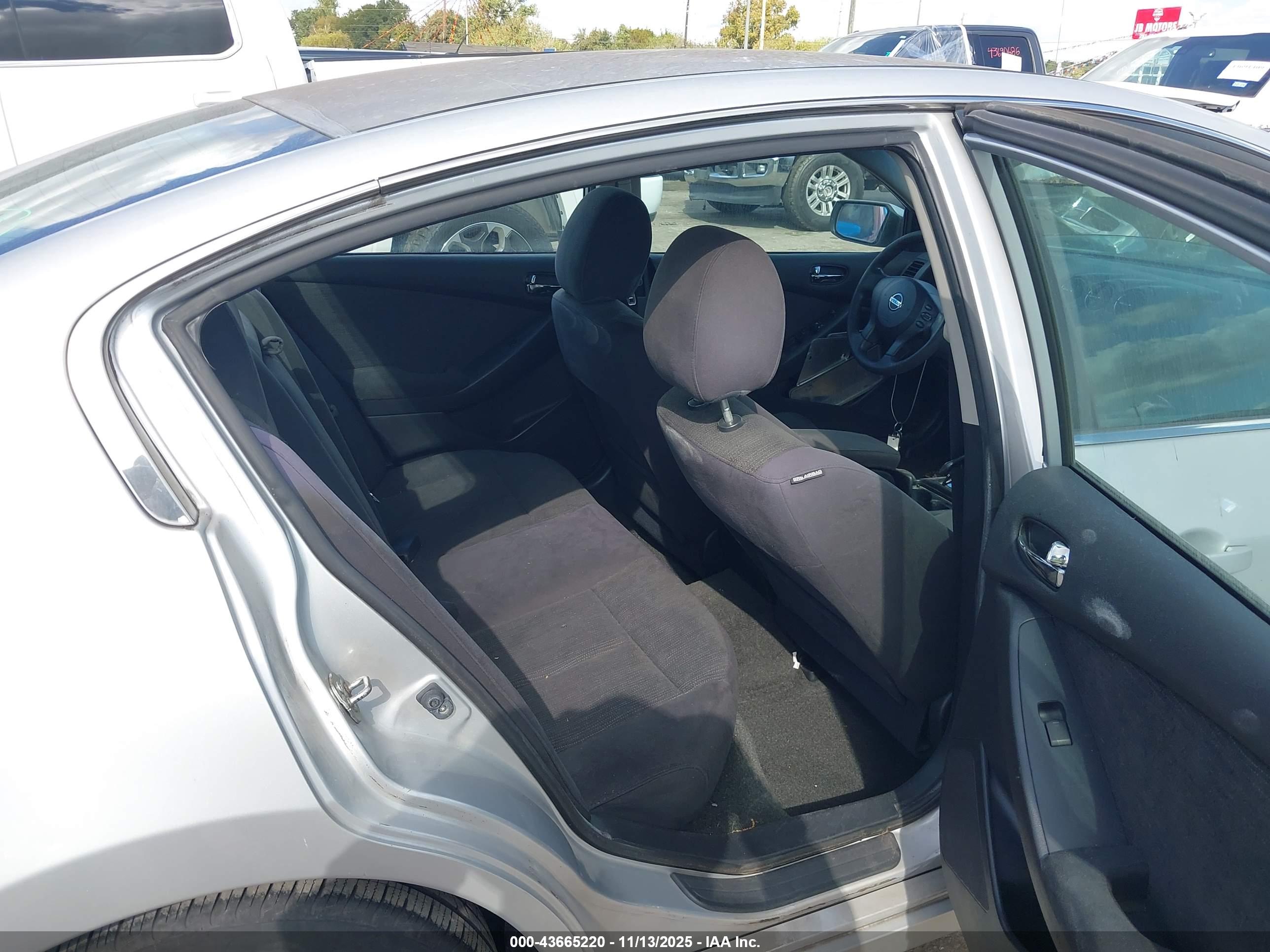 NISSAN ALTIMA image 8