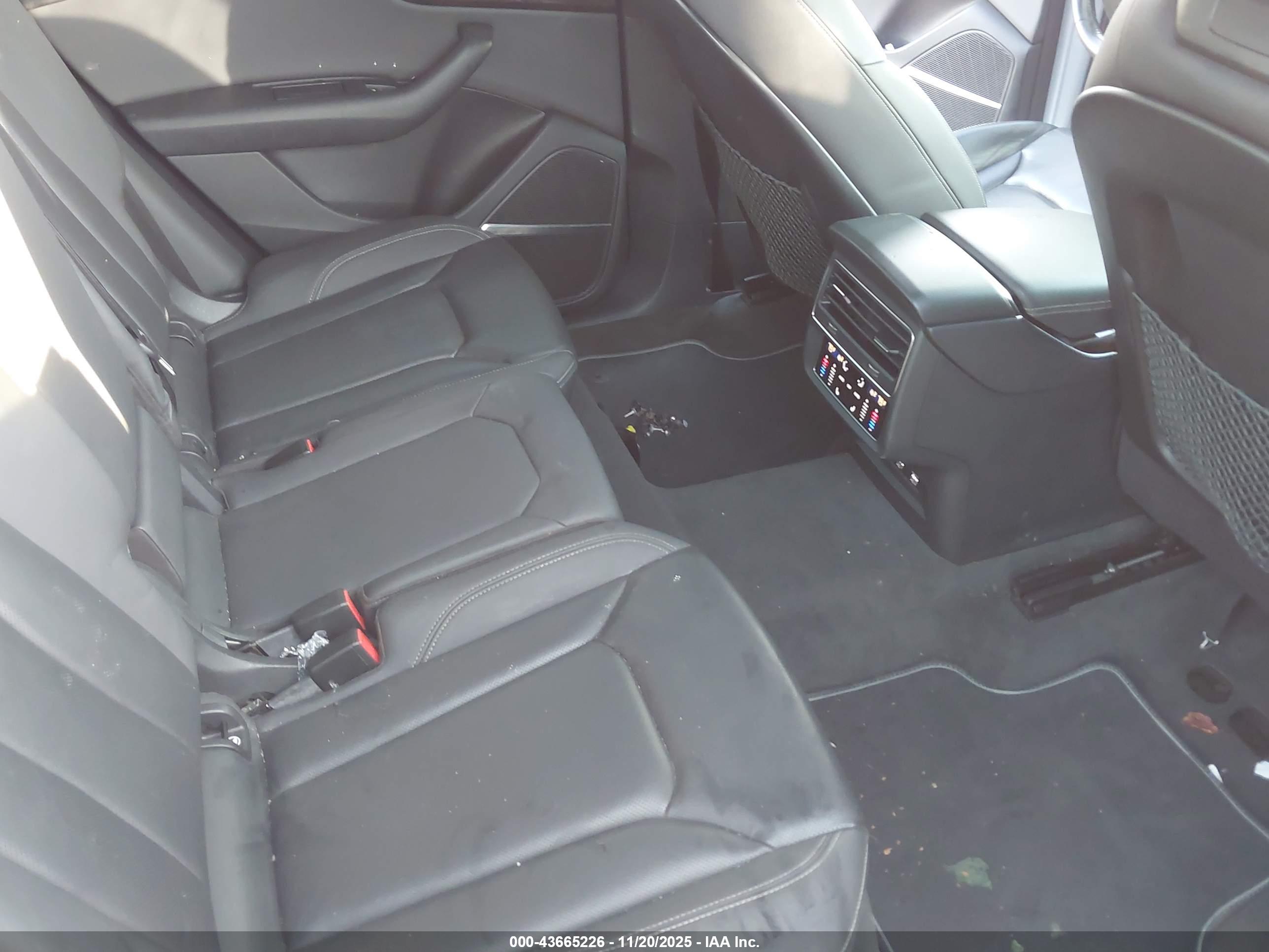 AUDI Q8 image 8