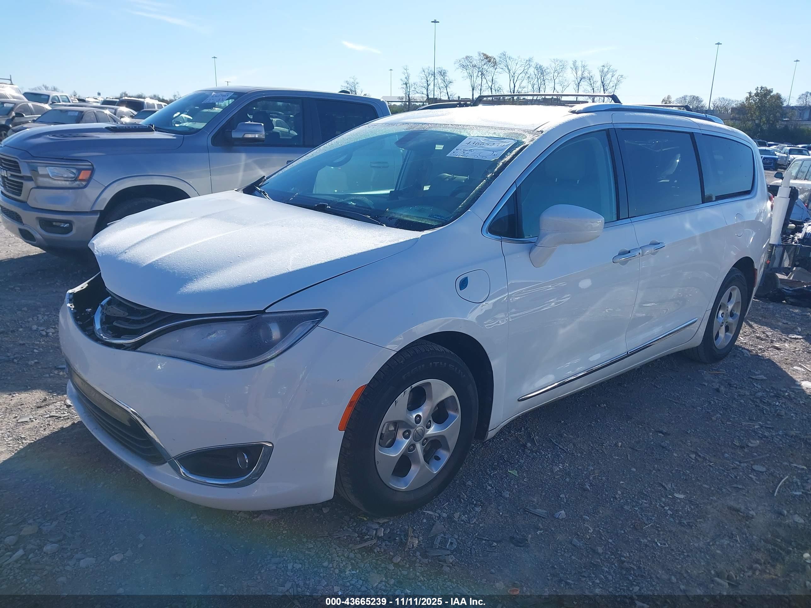 CHRYSLER PACIFICA image 2