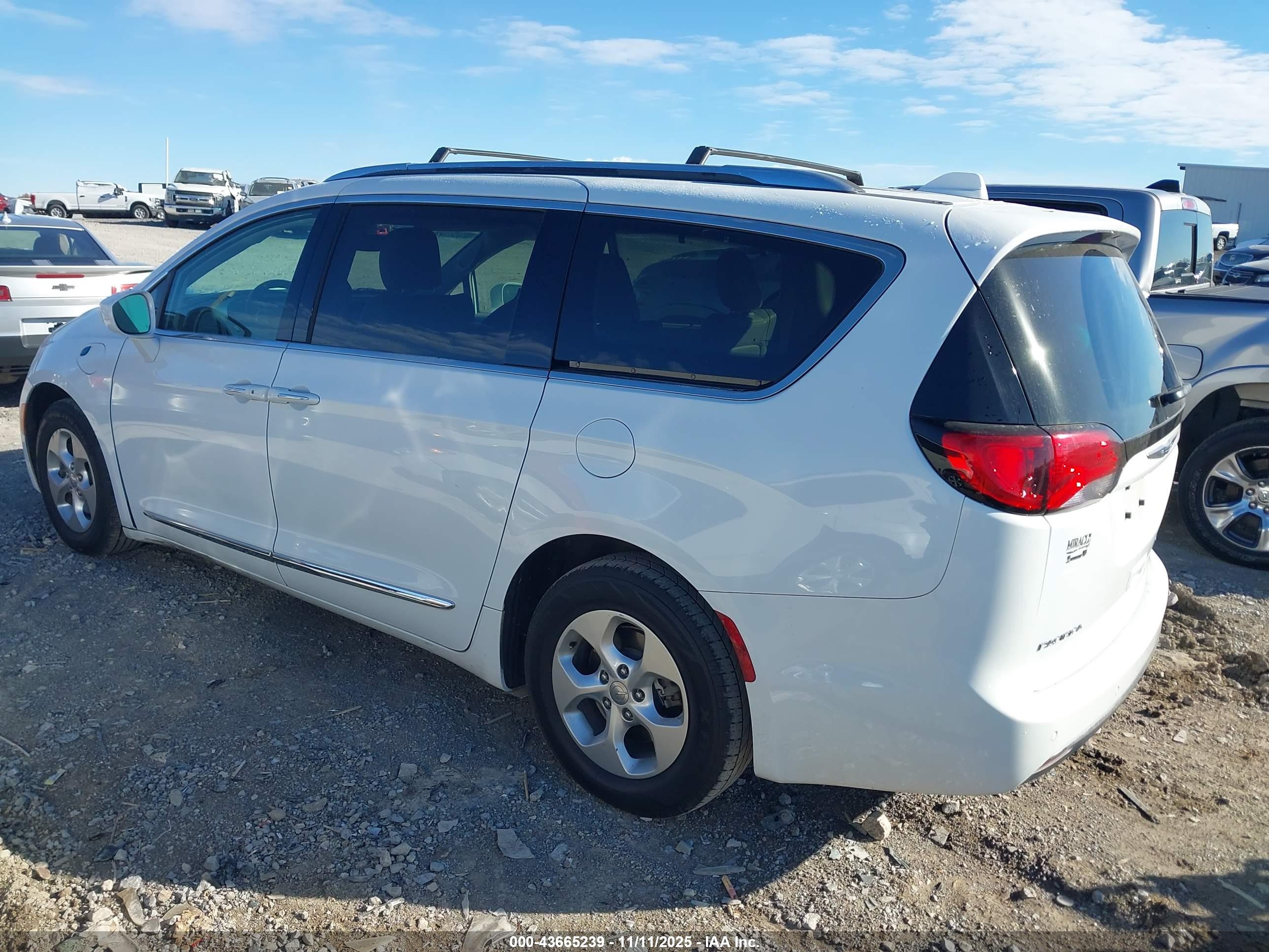 CHRYSLER PACIFICA image 3