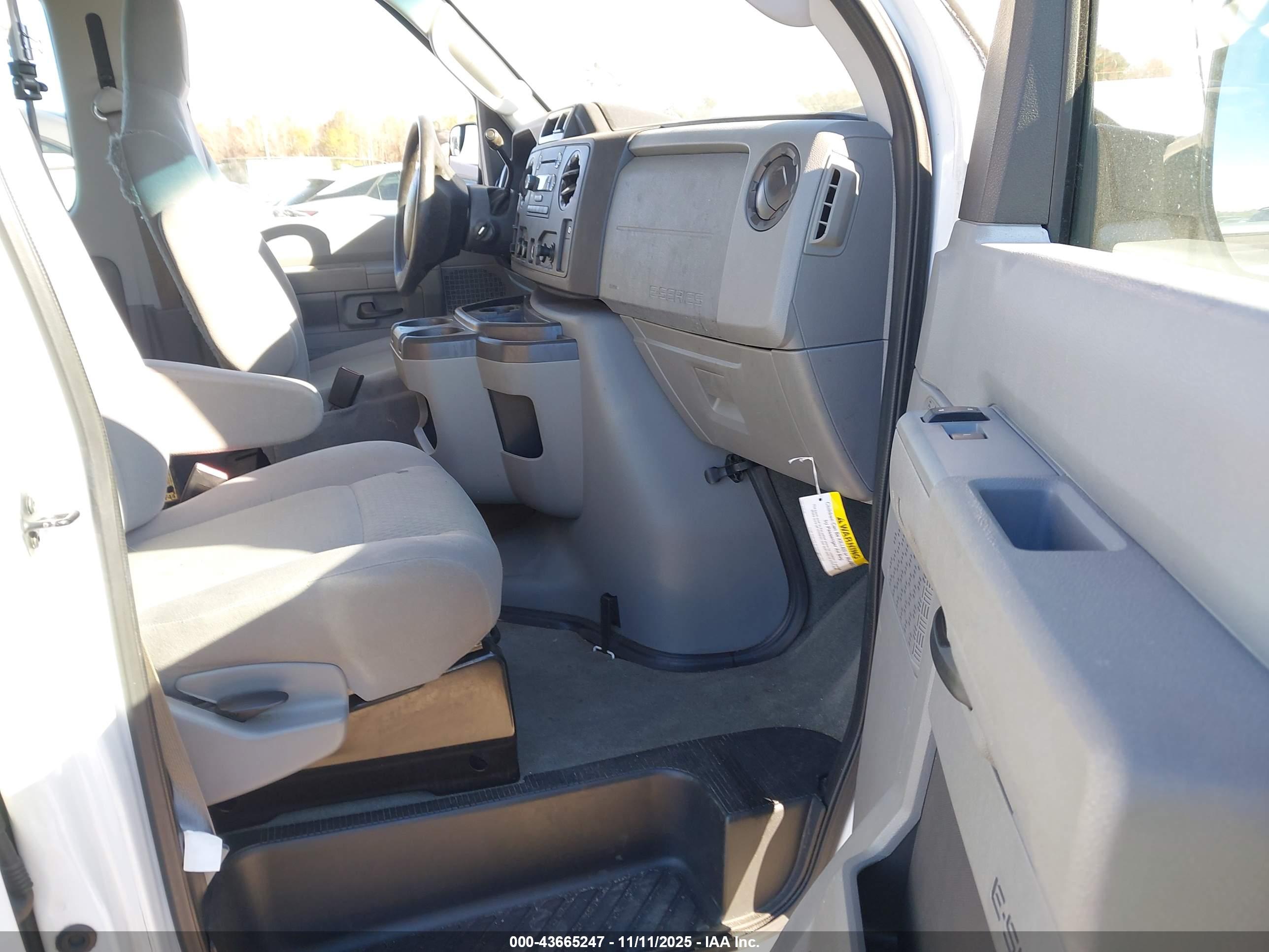 FORD E-350 image 5