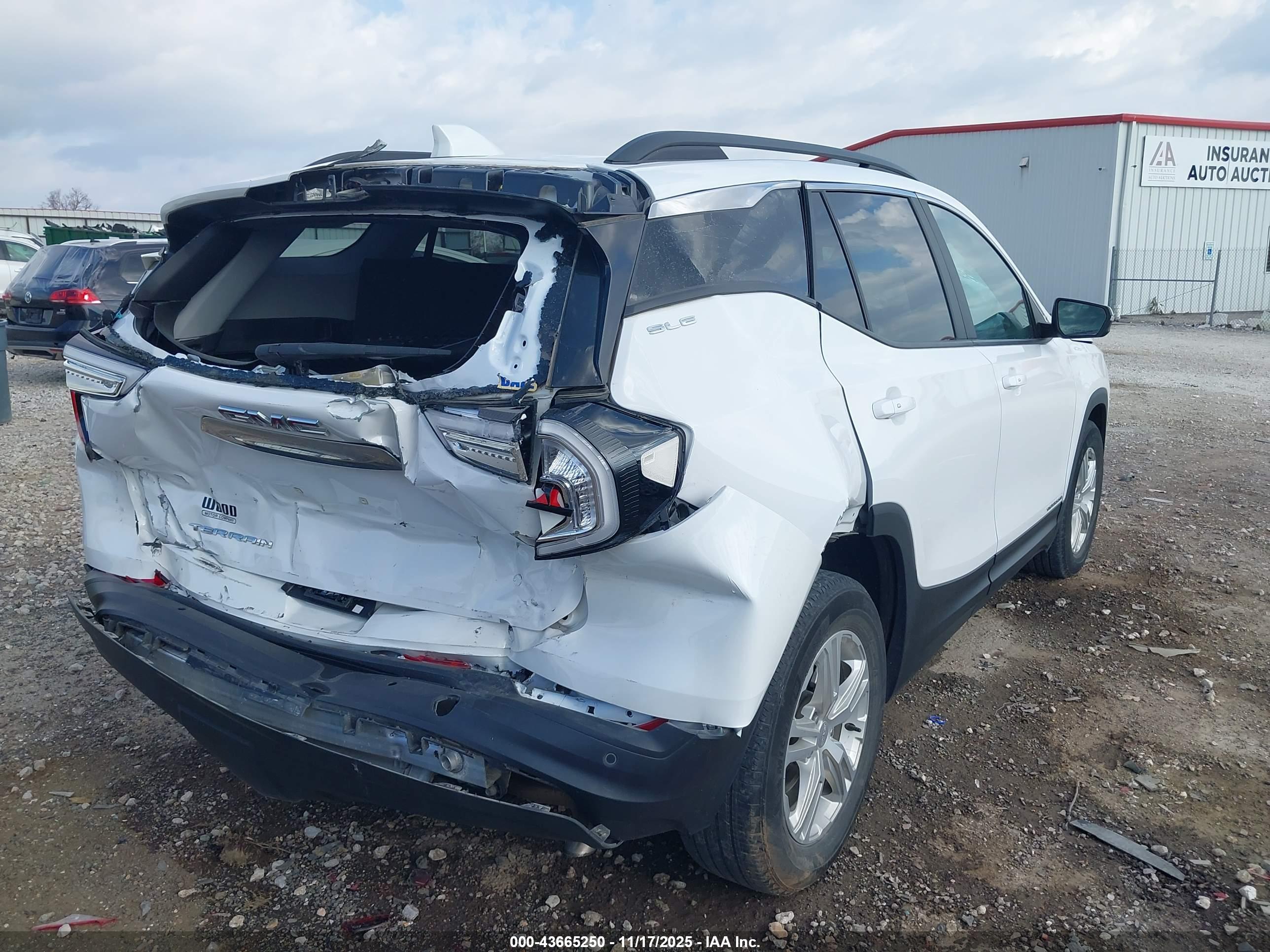 GMC TERRAIN image 4