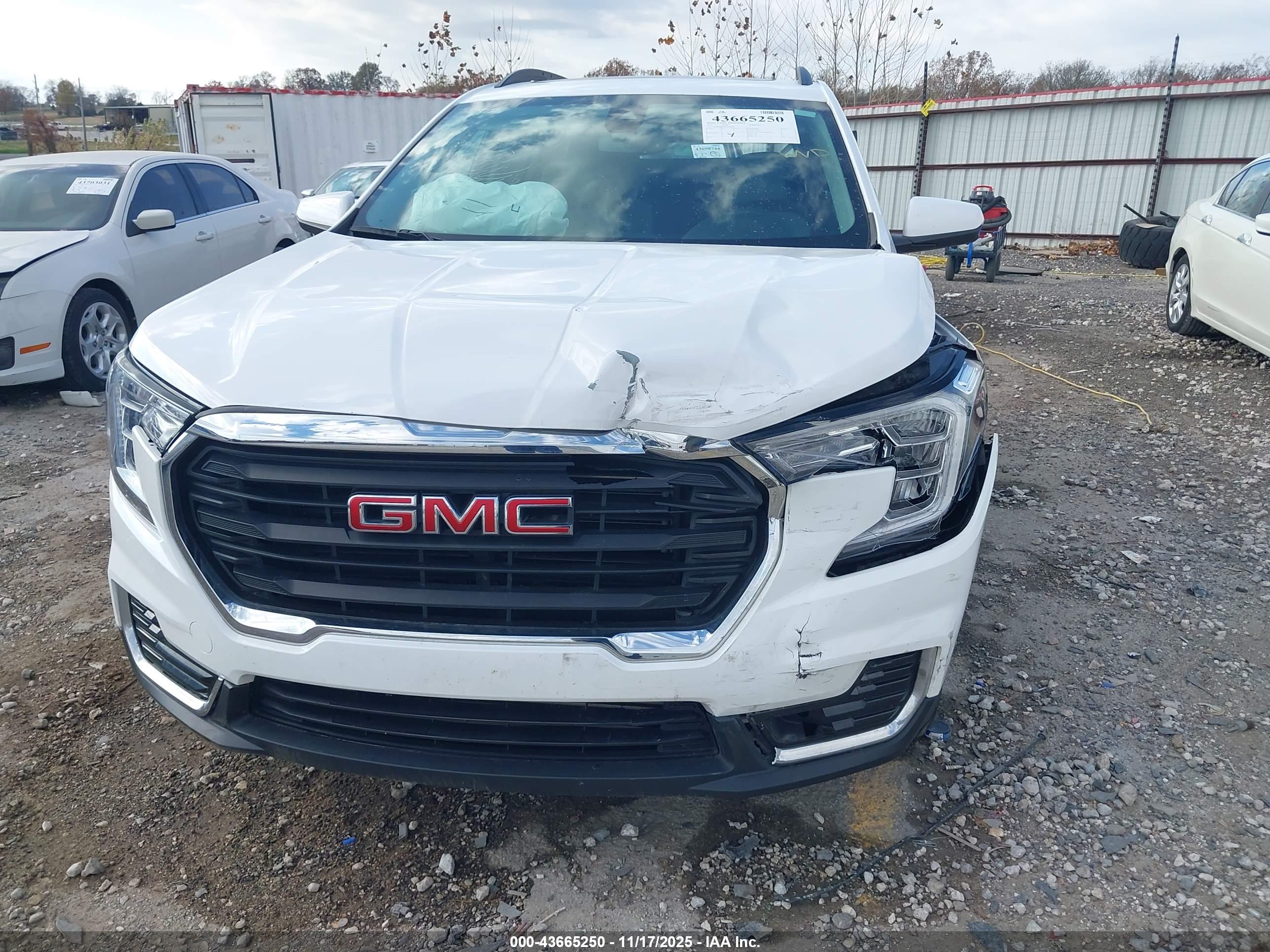 GMC TERRAIN image 6